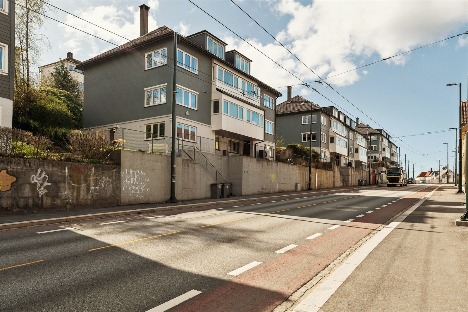 Eiendommen ligger sentralt til på Laksevåg med gangavstand til sentrum på ca. 20 minutter. Galleribilde