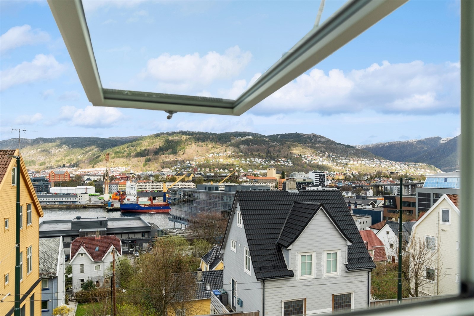 Utsikt fra inngalsset balkong. Galleribilde