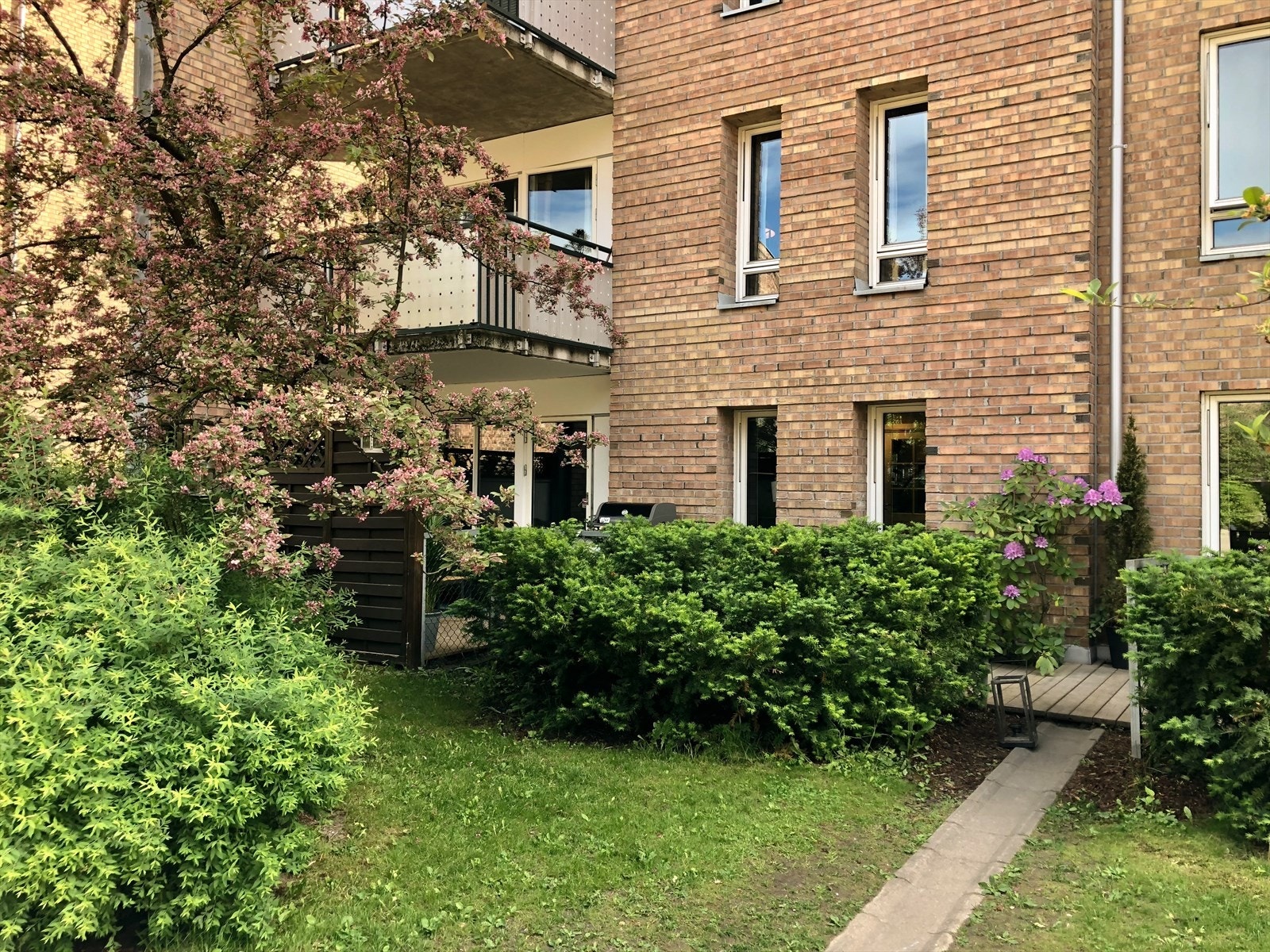 Hagen utenfor er felles, men brukes svært lite av andre. Galleribilde