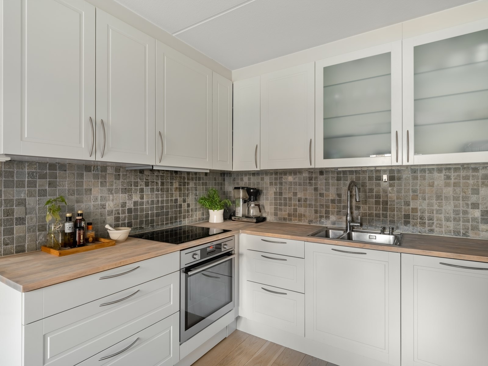 Benkeplaten ble slipt nå i 2023. Galleribilde