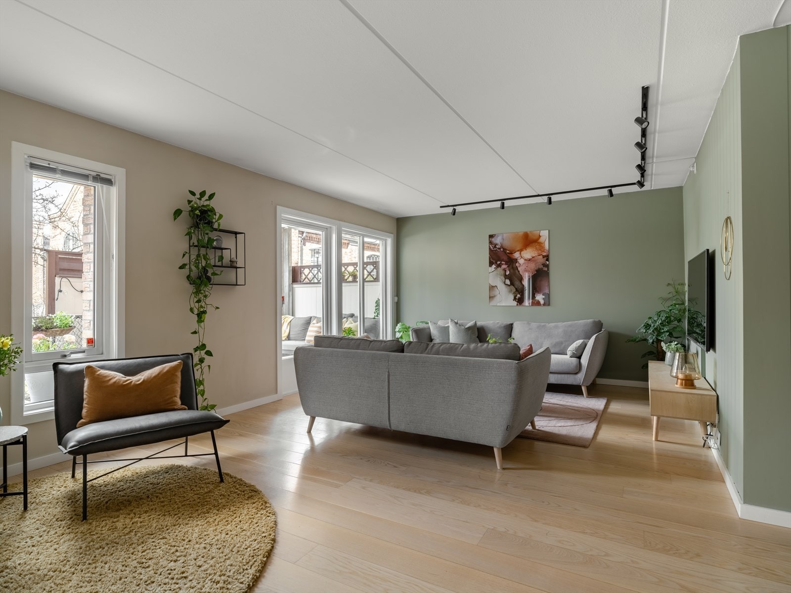 Vi starter i stua - dette store, luftige allrommet. Galleribilde