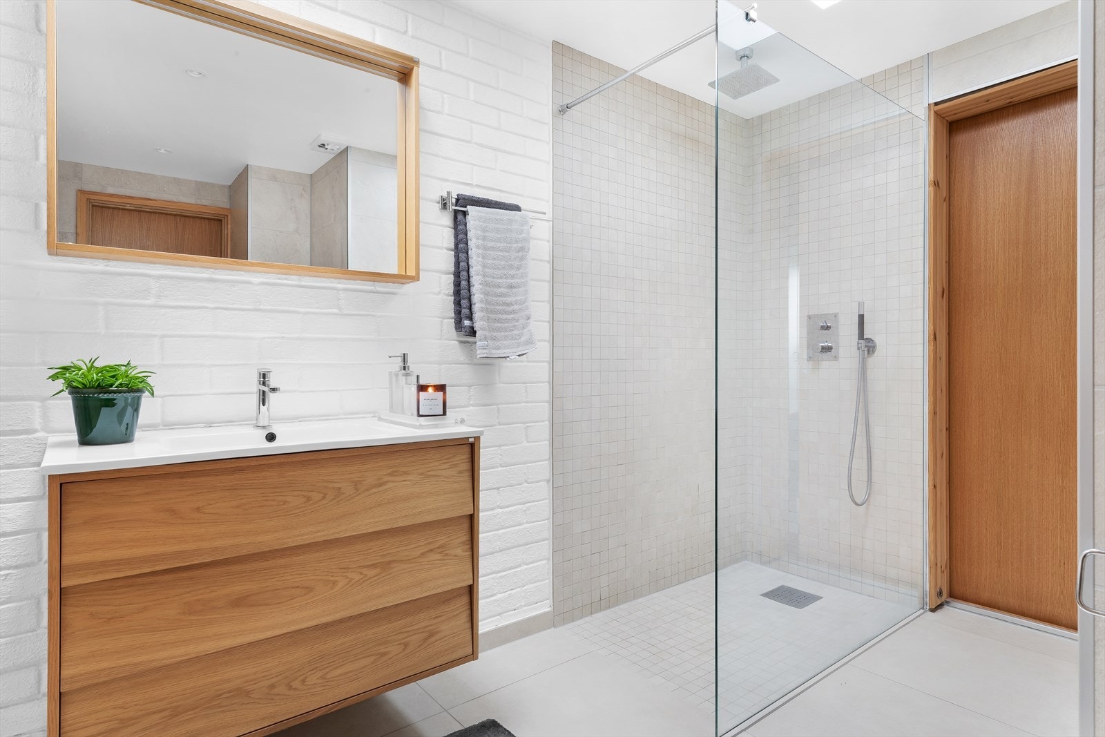 Lekkert bad fra 2019 med varmekabler på gulv. Galleribilde