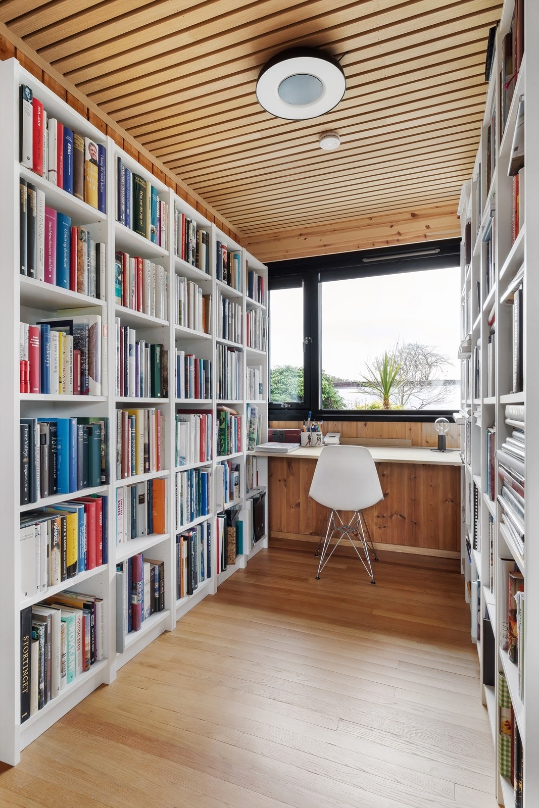 Kontor. Rommet kan kan også enkelt innredes som et ekstra soverom. Her ifra kommer du også ned til krypkjelleren. Galleribilde