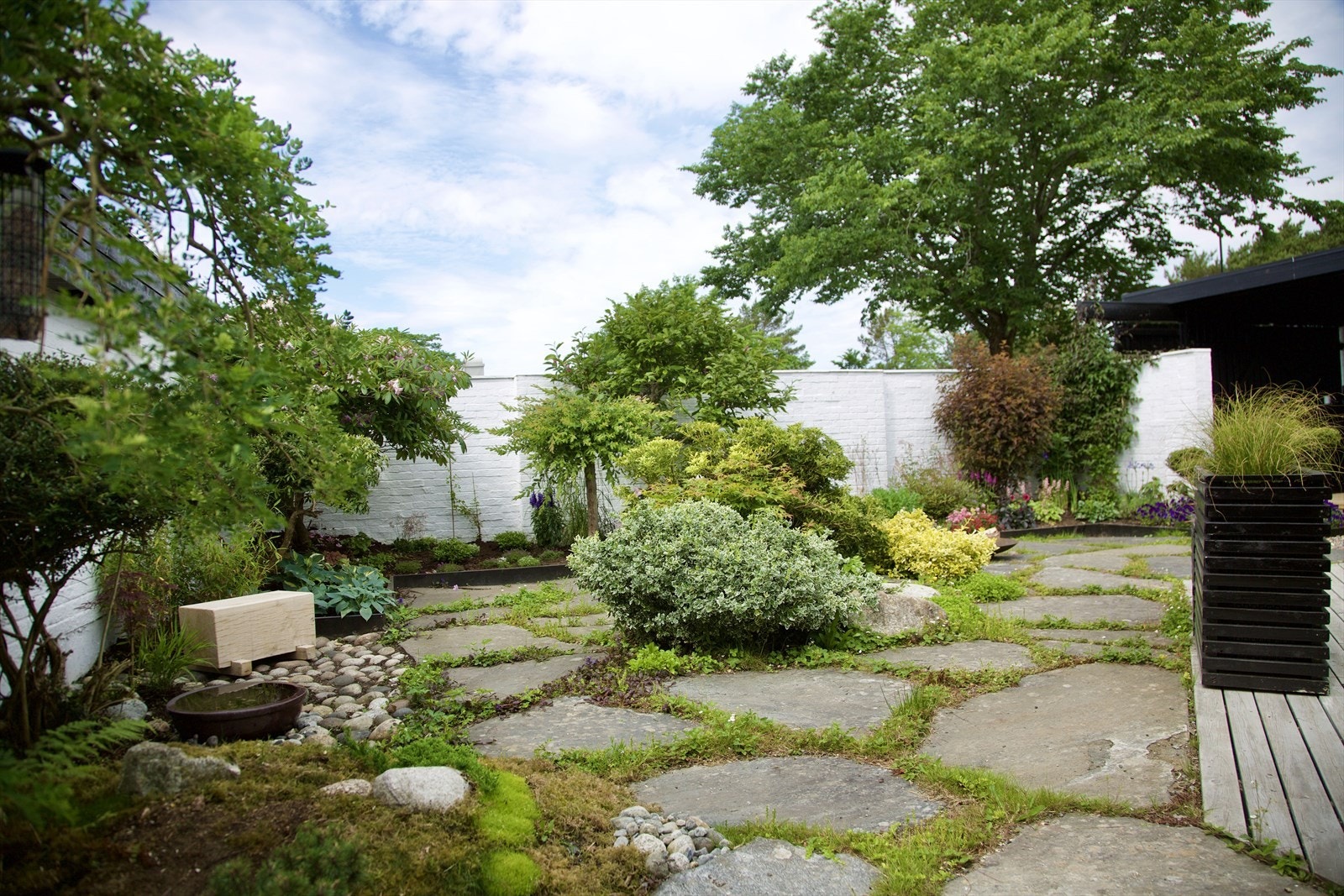 Noen av bildene er hentet fra magsinet Hageliv som skrev artikkel om hagen. Galleribilde