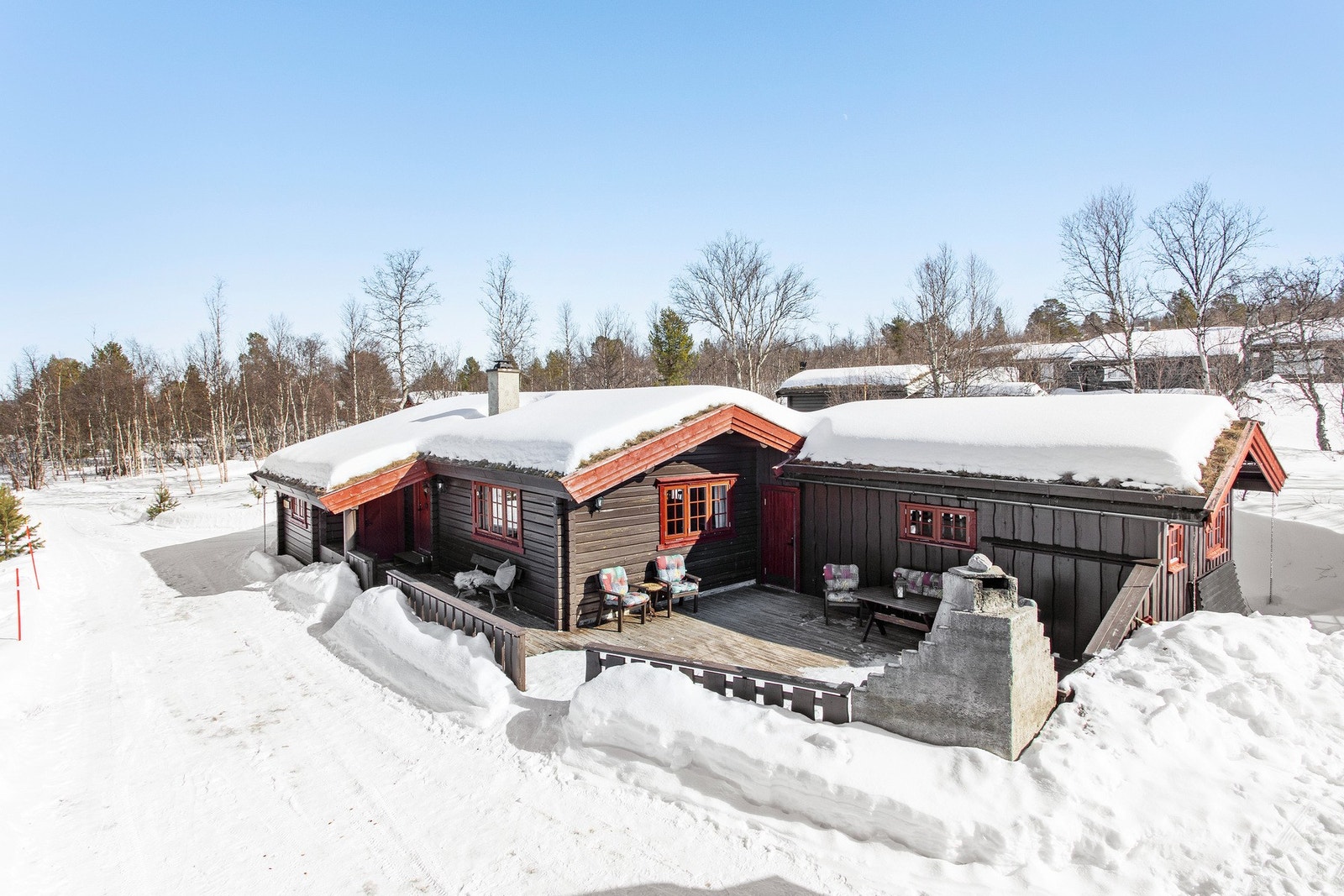 Flott terrasse med gode solforhold hvor godværsdagene kan nytes til det fulle. Galleribilde