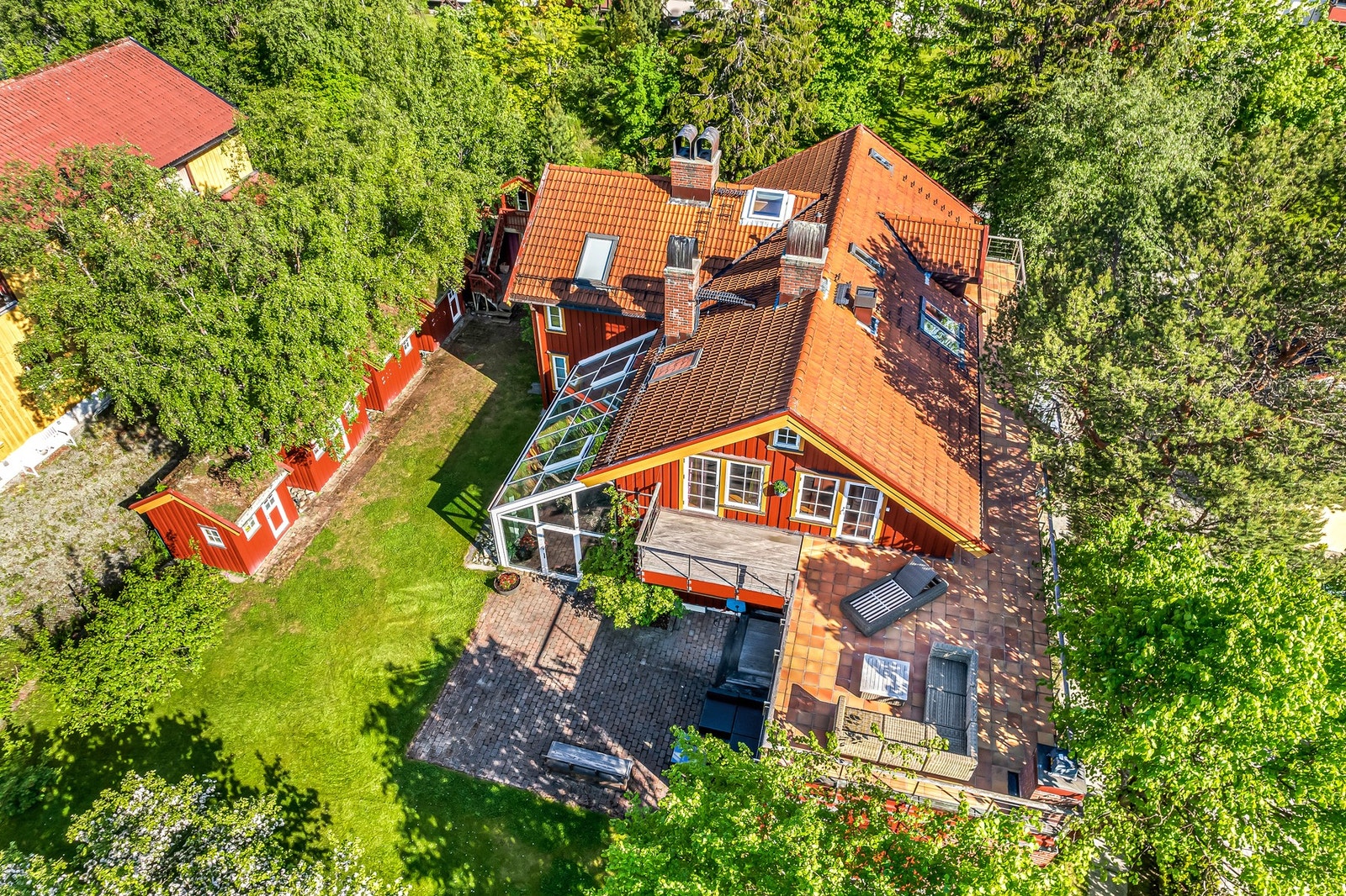 Deler av boligen er opprinnelig fra 1957, men er påbygget og totalrenovert i 1997/98. Galleribilde