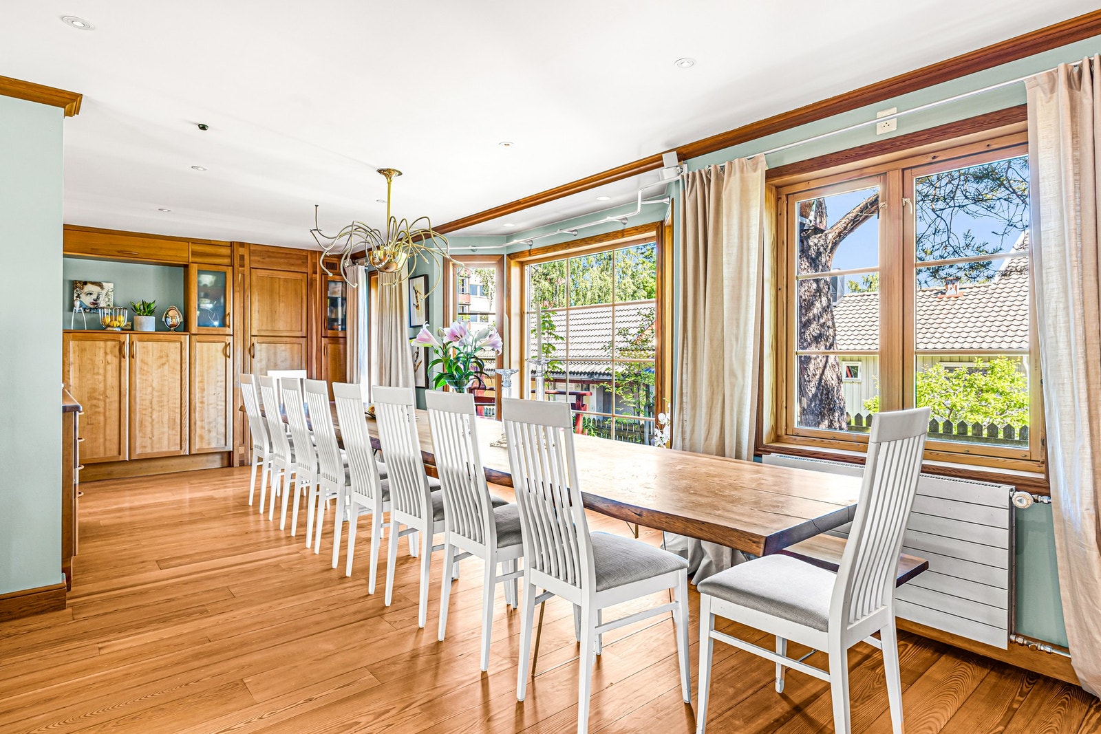 Døren til høyre i kjøkkendel, går inn til kjølerom som er helisolert og har egen kjølemotor i lagerrom kjeller. Galleribilde