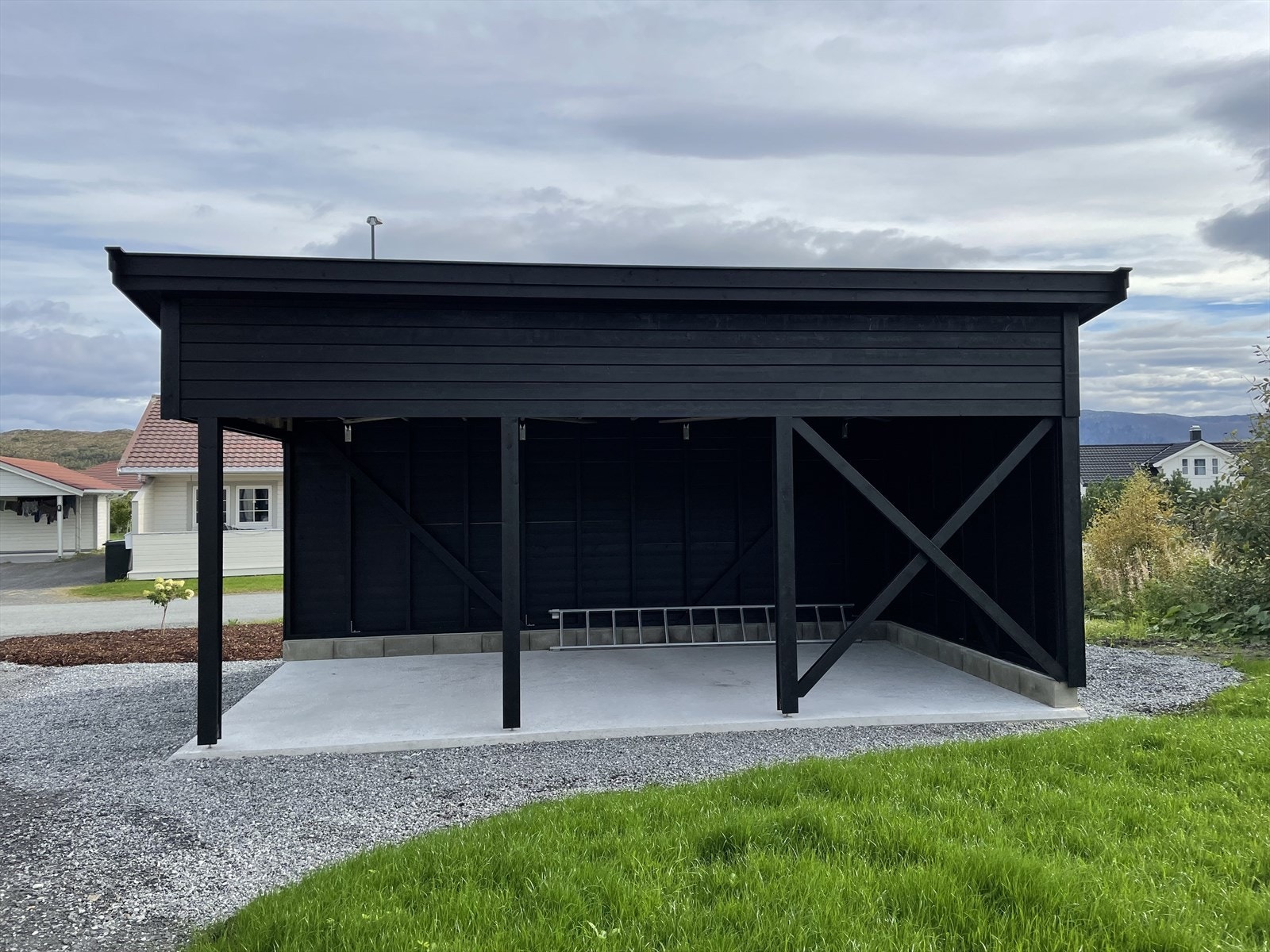 Carport med ca. 24 m² i grunnflate. Galleribilde