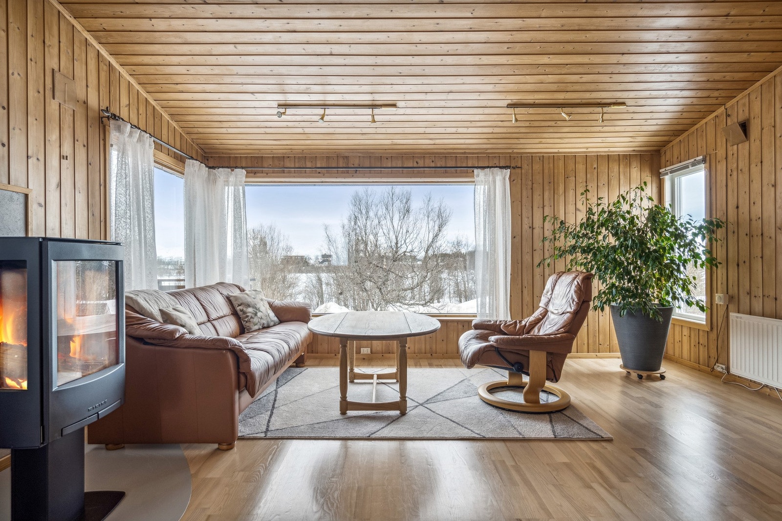 Utsikt mot Prestvannet og Kvaløya Galleribilde