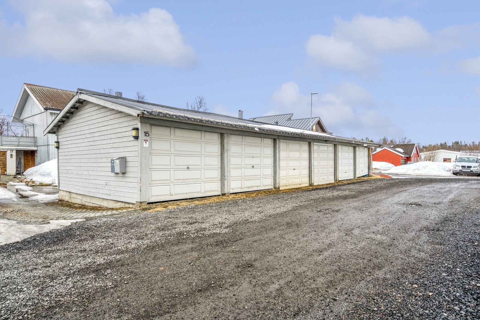 Parkering i felles garasje (3. port fra høyre) Galleribilde