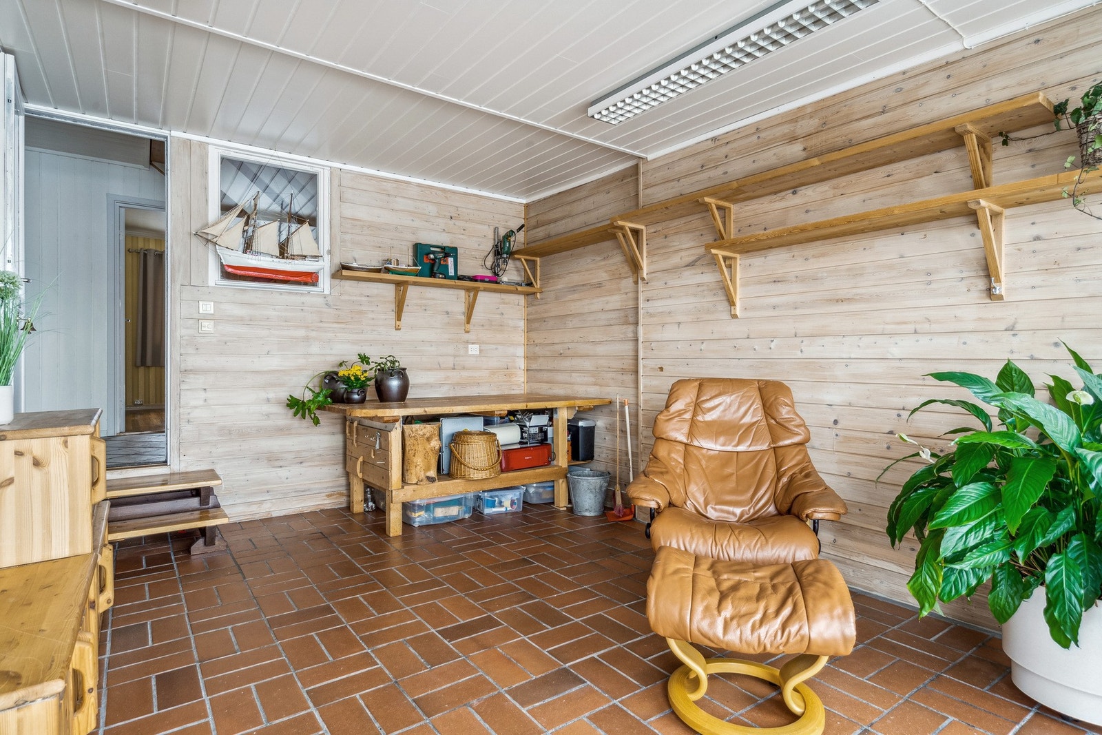 Da er vi i 1. etasje - stue/hobbyrom Galleribilde