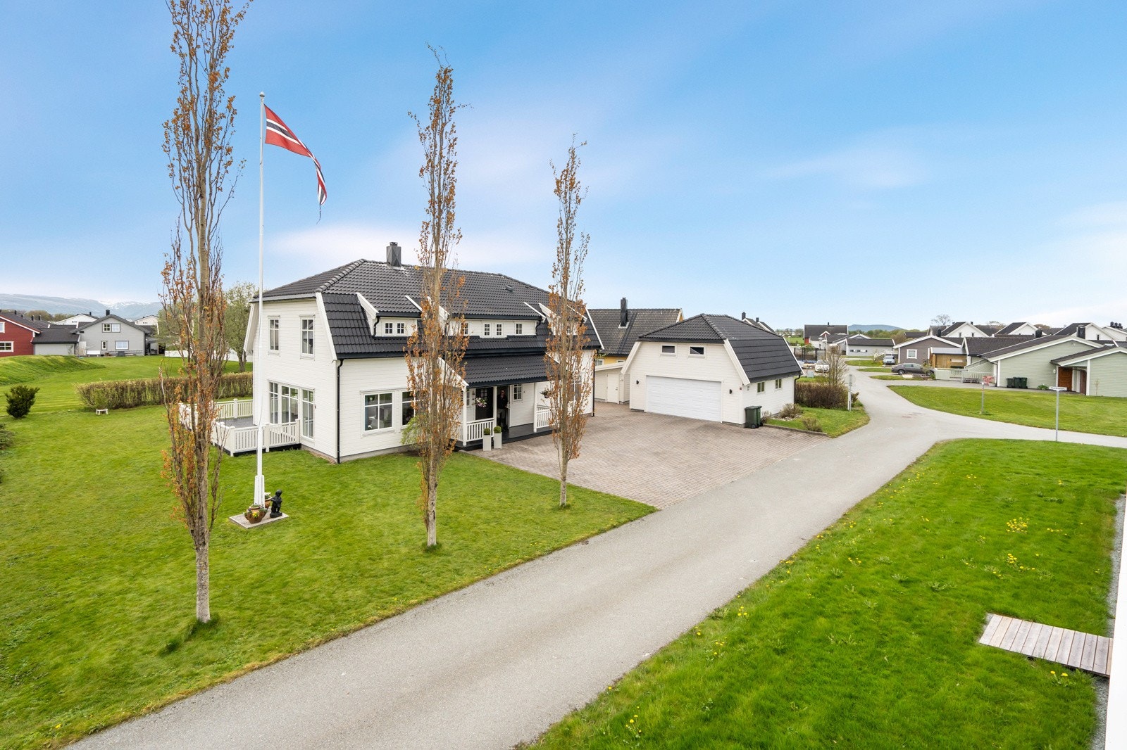 Fasade (Bilde tatt i fjor sommer) Galleribilde