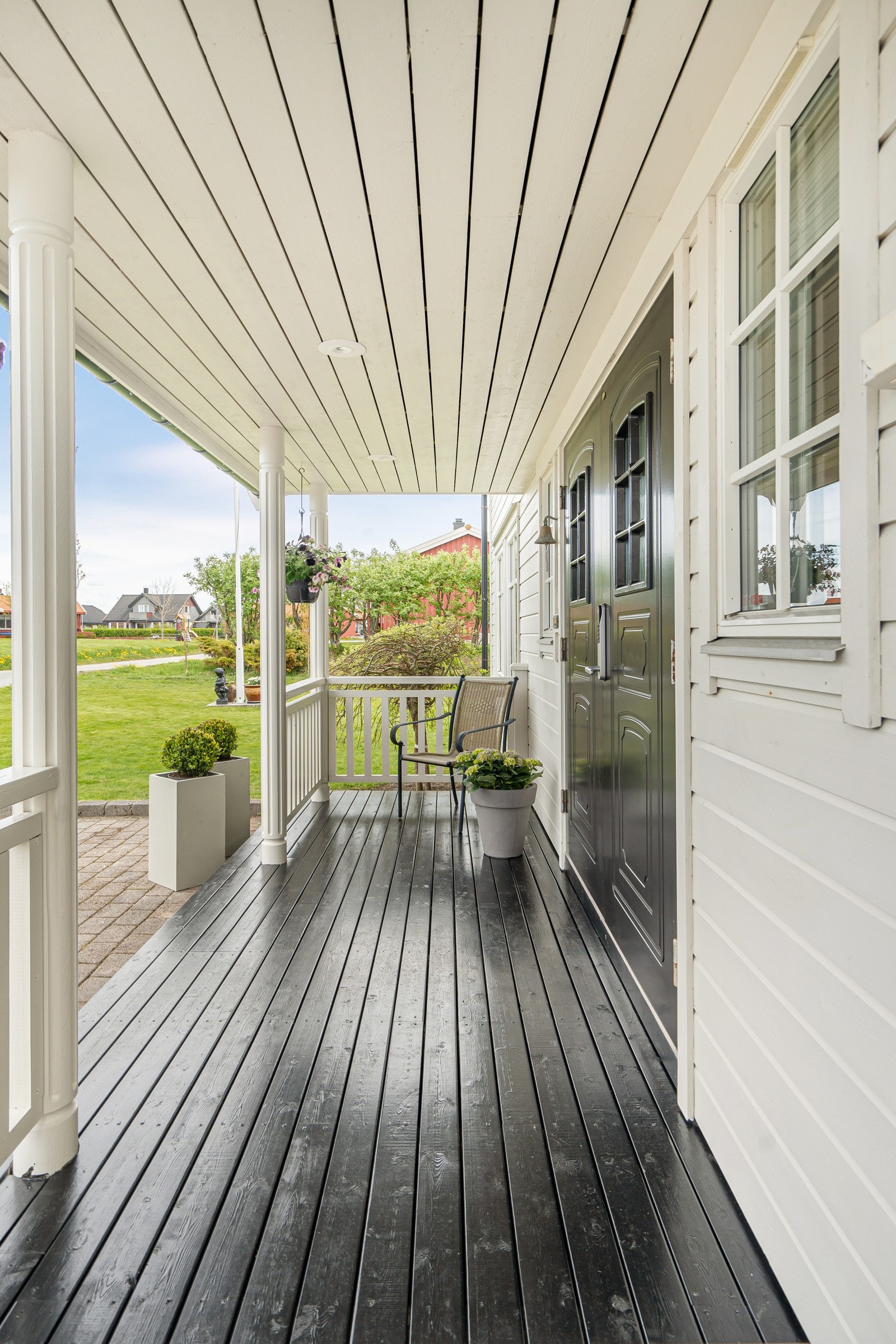 Terrasse ved inngangsparti (Bilde tatt i fjor sommer) Galleribilde