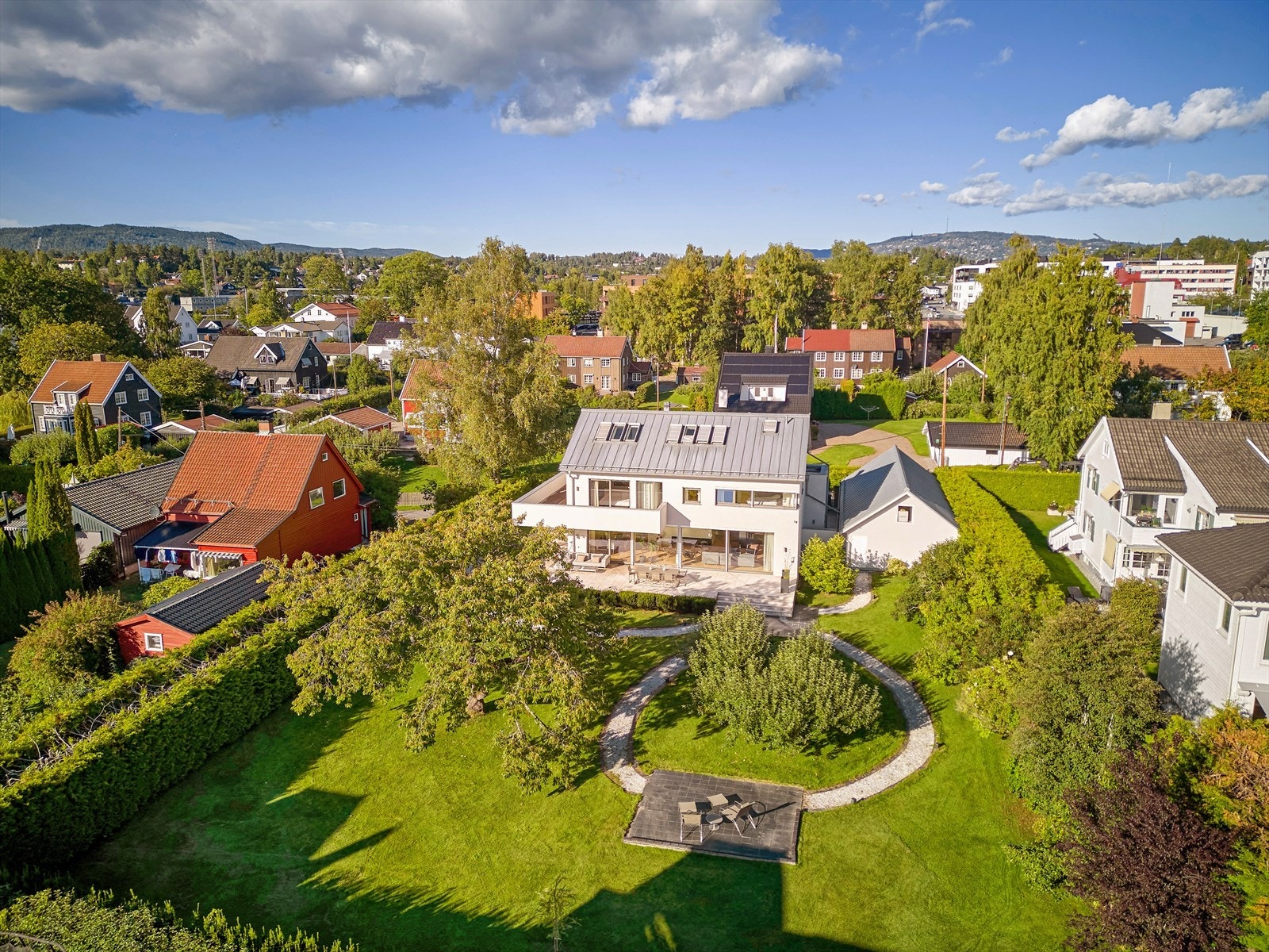 Velkommen til Presterud alle 21 presentert av Peter Björklund og Marthe Skabo ved Nordvik Bygdøy Allé. Galleribilde
