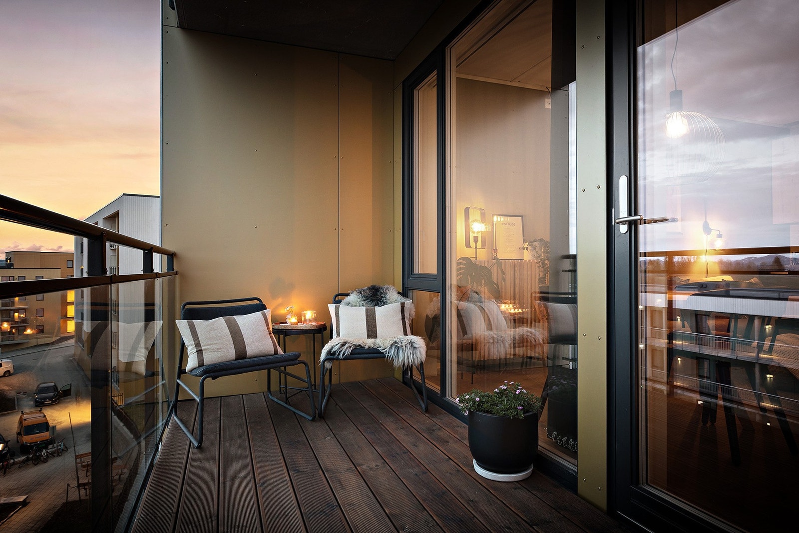 I sommeren 2022 er det lagt terrassebord. Galleribilde