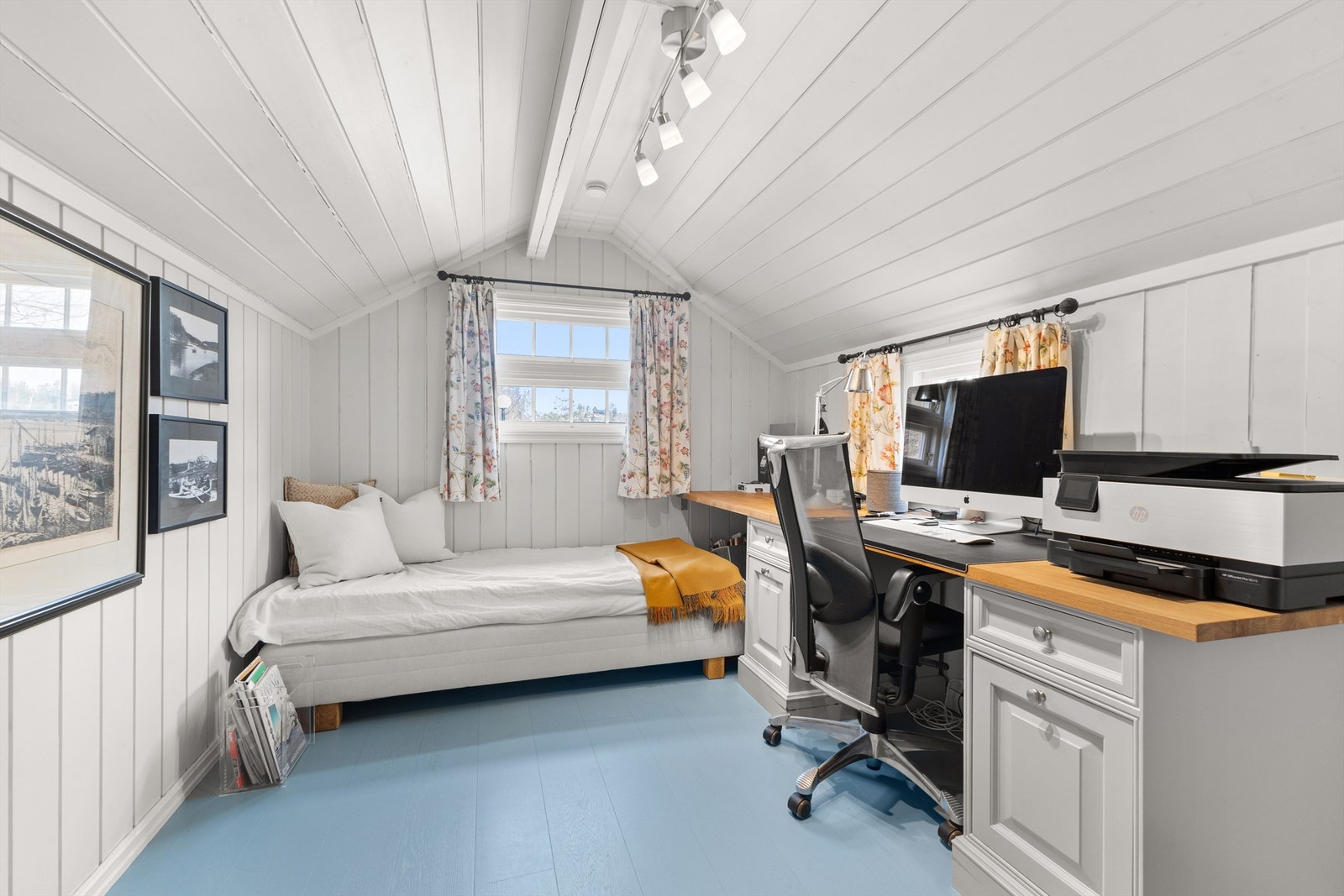 Soverom 2 er perfekt til gjesterom og kontor. Her får du plass til både seng og skrivebord. Galleribilde