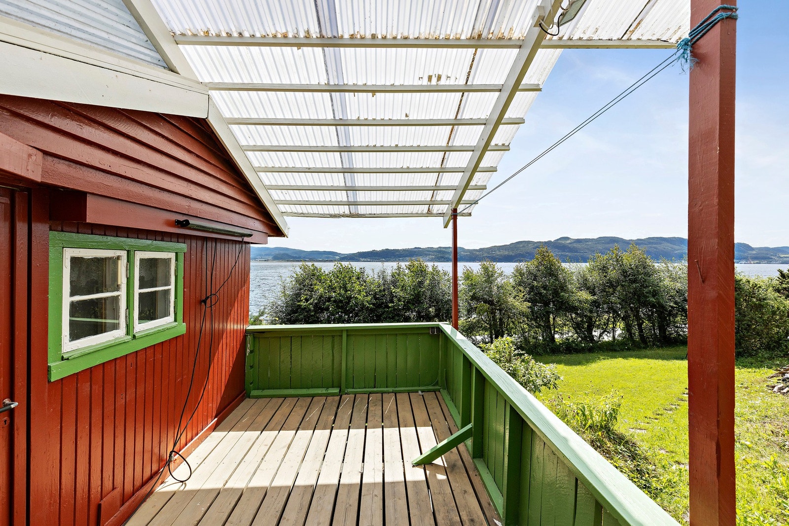 Fantastisk utsikt og kun et steinkast unna sjøen Galleribilde