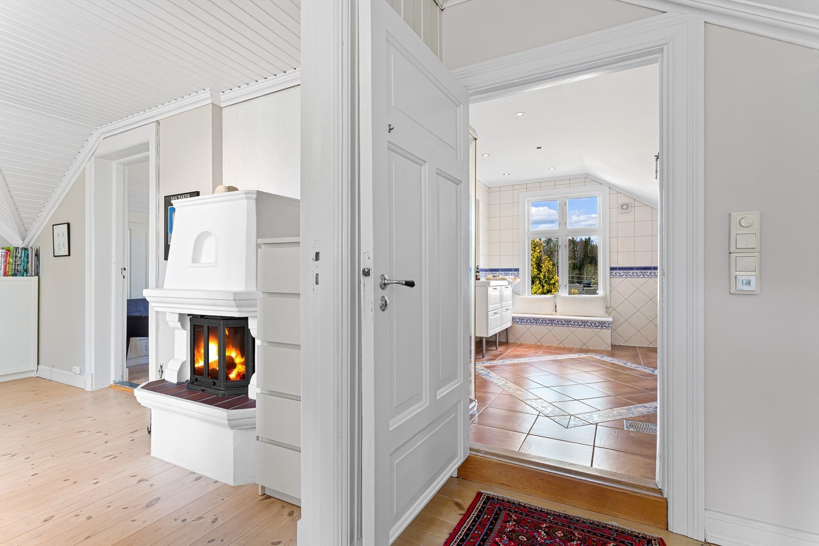 Fra gangen kommer du deg til bad og stue Galleribilde