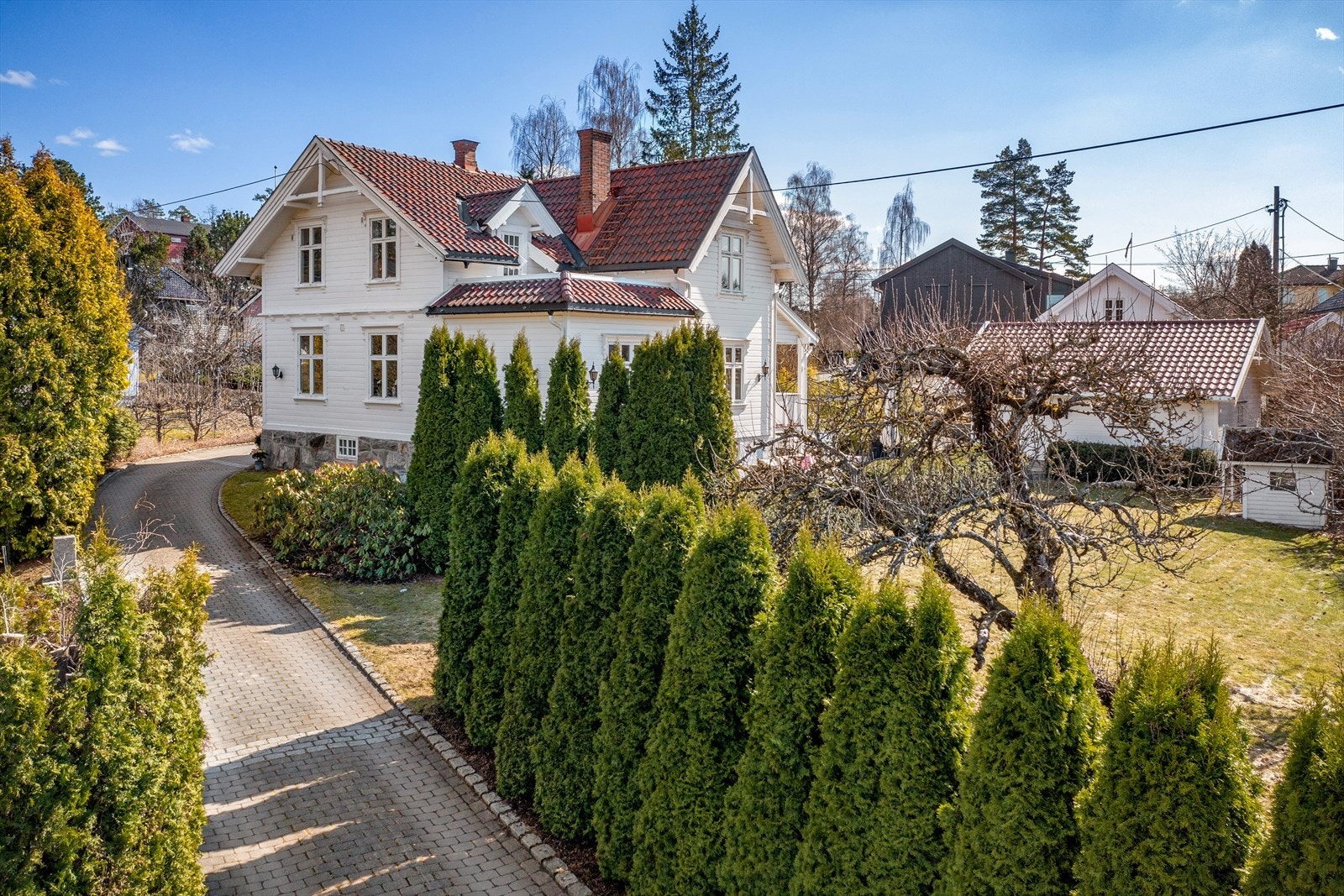 Innkjørselen til eiendommen Galleribilde