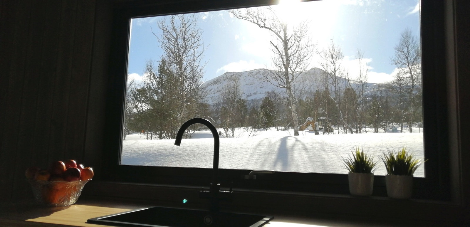 Utsikt fra et kjøkkenvindu Galleribilde