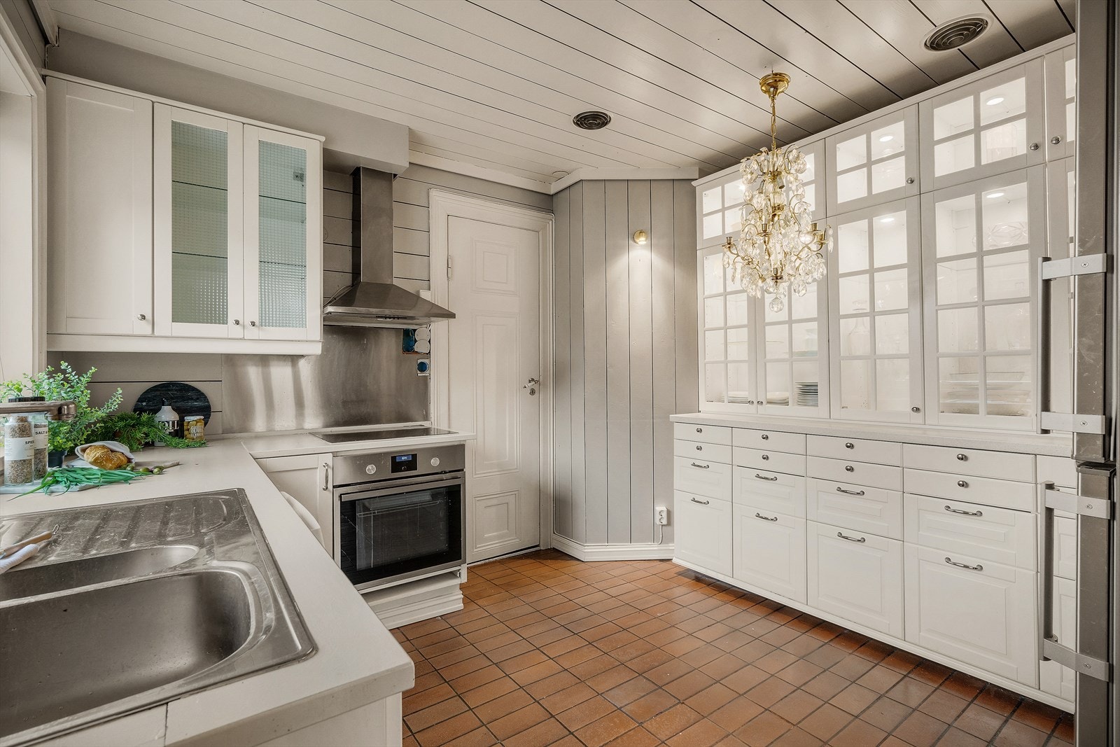 - Her har du svært god lagringsplass - Galleribilde