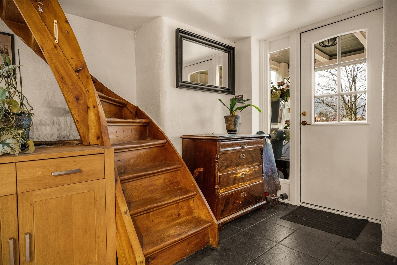 - Videre beveger vi oss ned i utleiedelen, merk egen inngangsdør! - Galleribilde