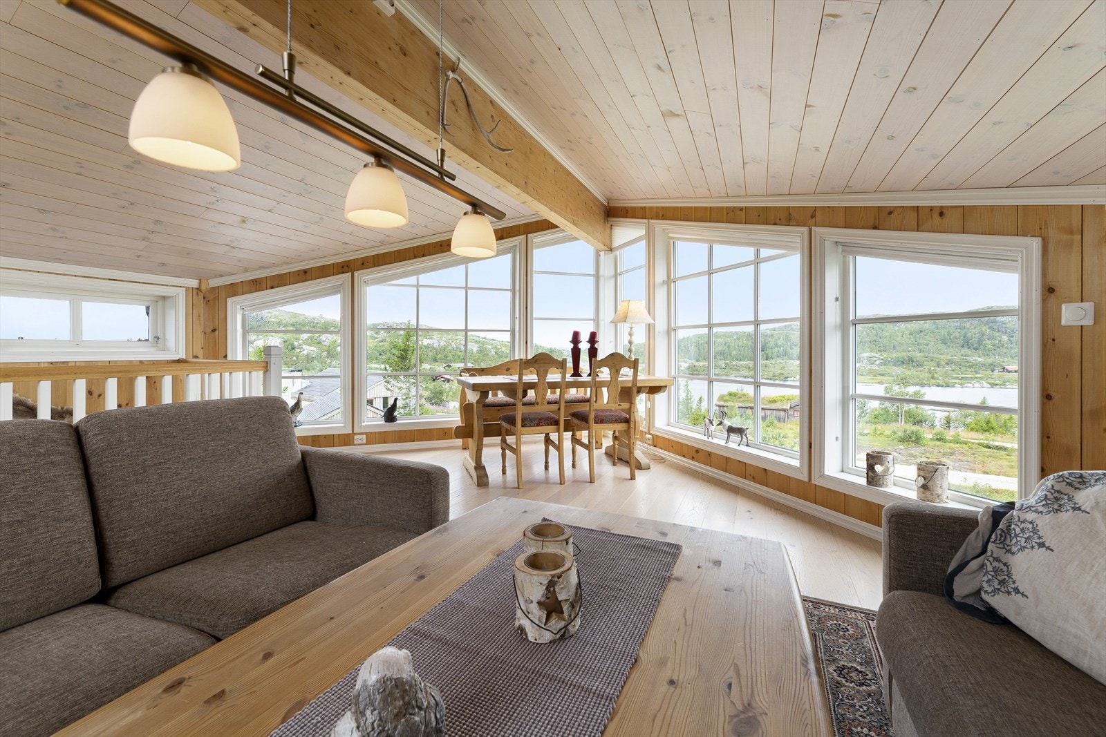 Loftstue. Galleribilde