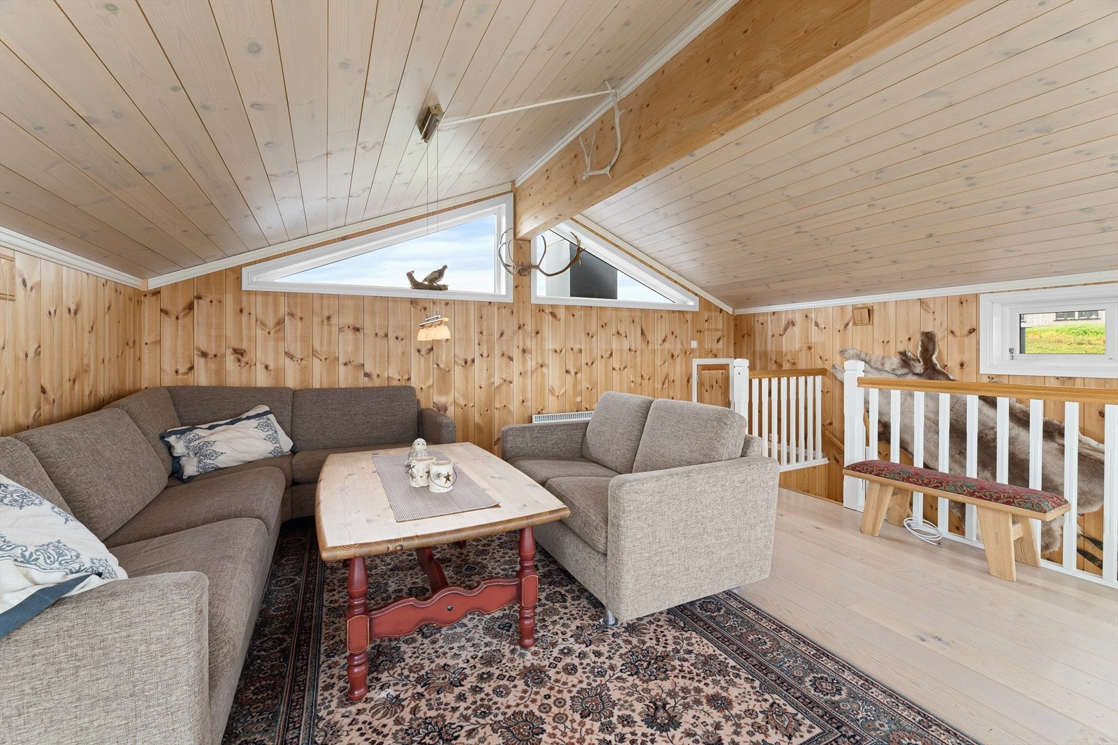 Loftstue. Galleribilde