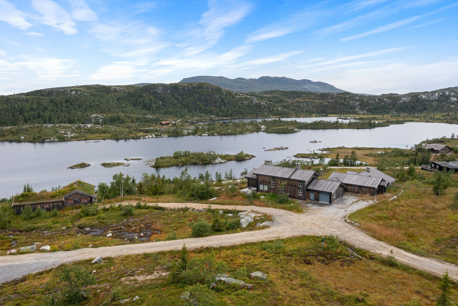 Vinterstid går hovedskiløypa like bortenfor hytta og da er du koblet til hele løypenettet. Galleribilde