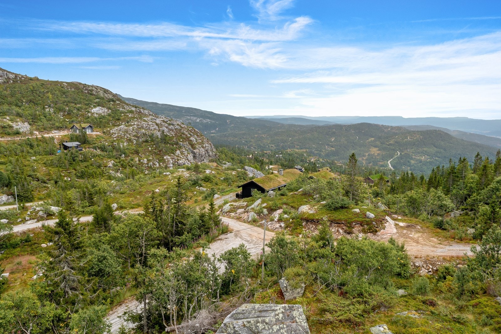 Vinterstid går hovedskiløype rett på nedsiden av hytta og du er koblet til hele løypenettet Galleribilde