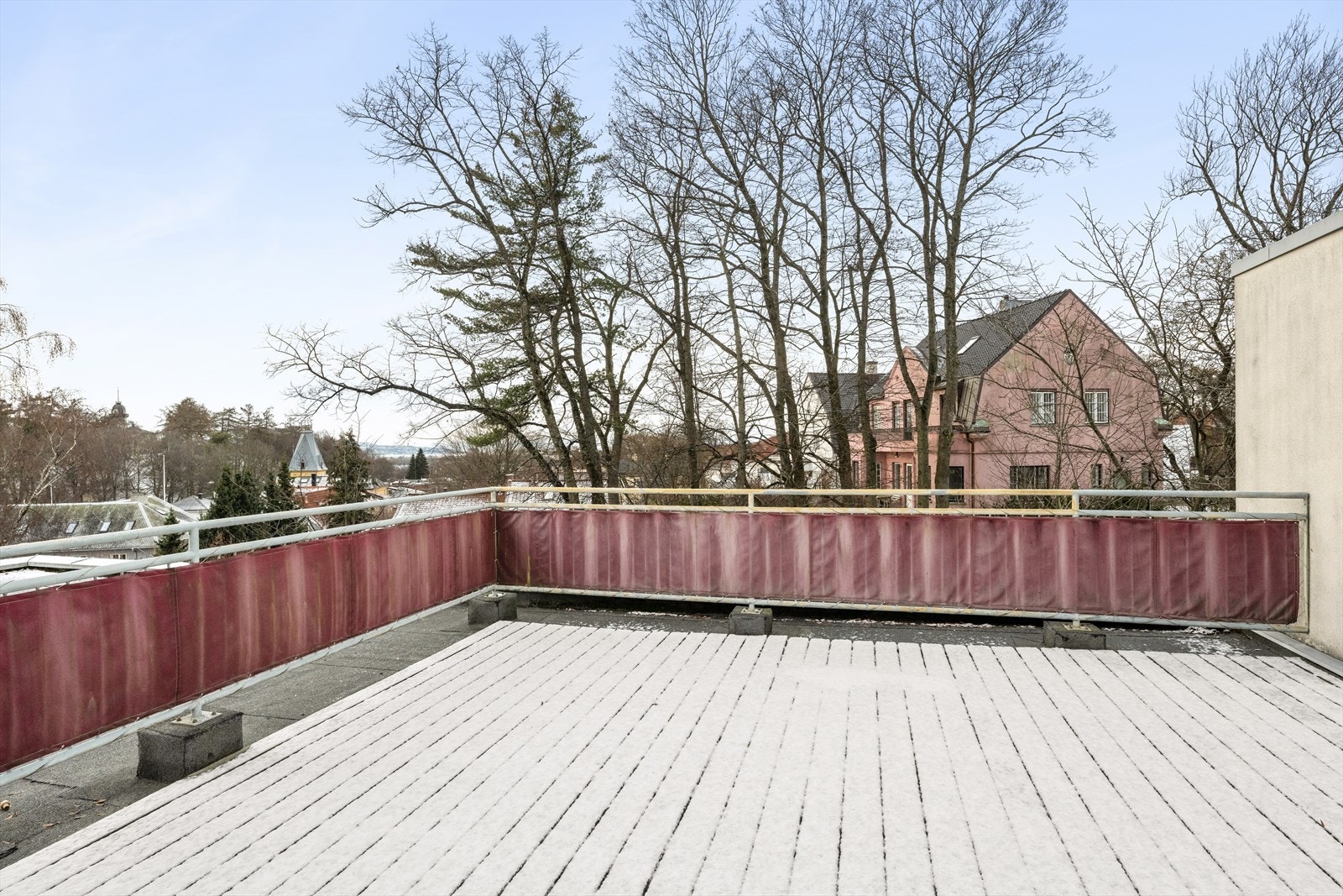 Solrik, felles takterrasse som kan benyttes av beboerne! Denne kan også brukes til private arrangementer på kveldstid. Galleribilde