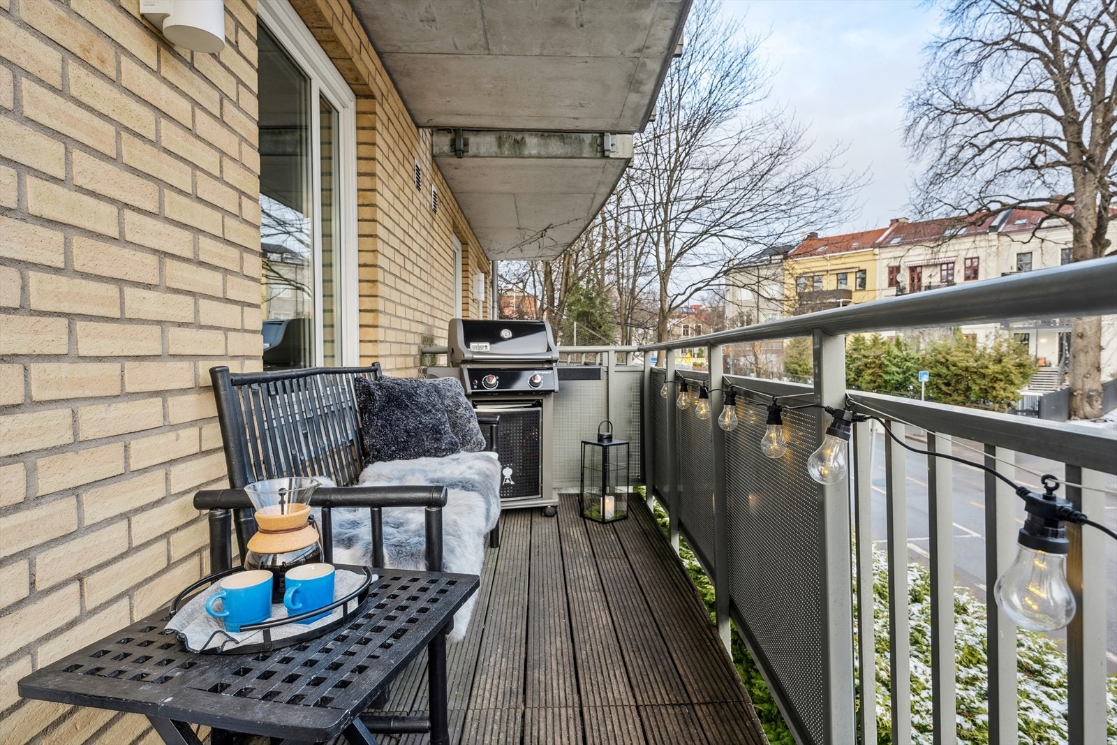 Leiligheten har både balkong med adkomst fra kjøkken og fransk balkong med adkomst fra stue. Galleribilde