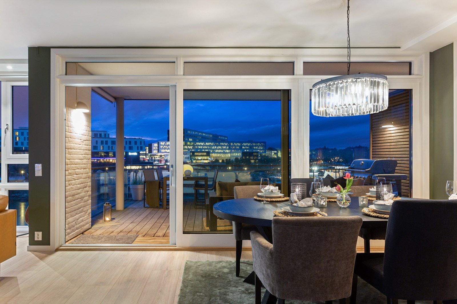 Fra stuen er det videre utgang til balkongen. Galleribilde