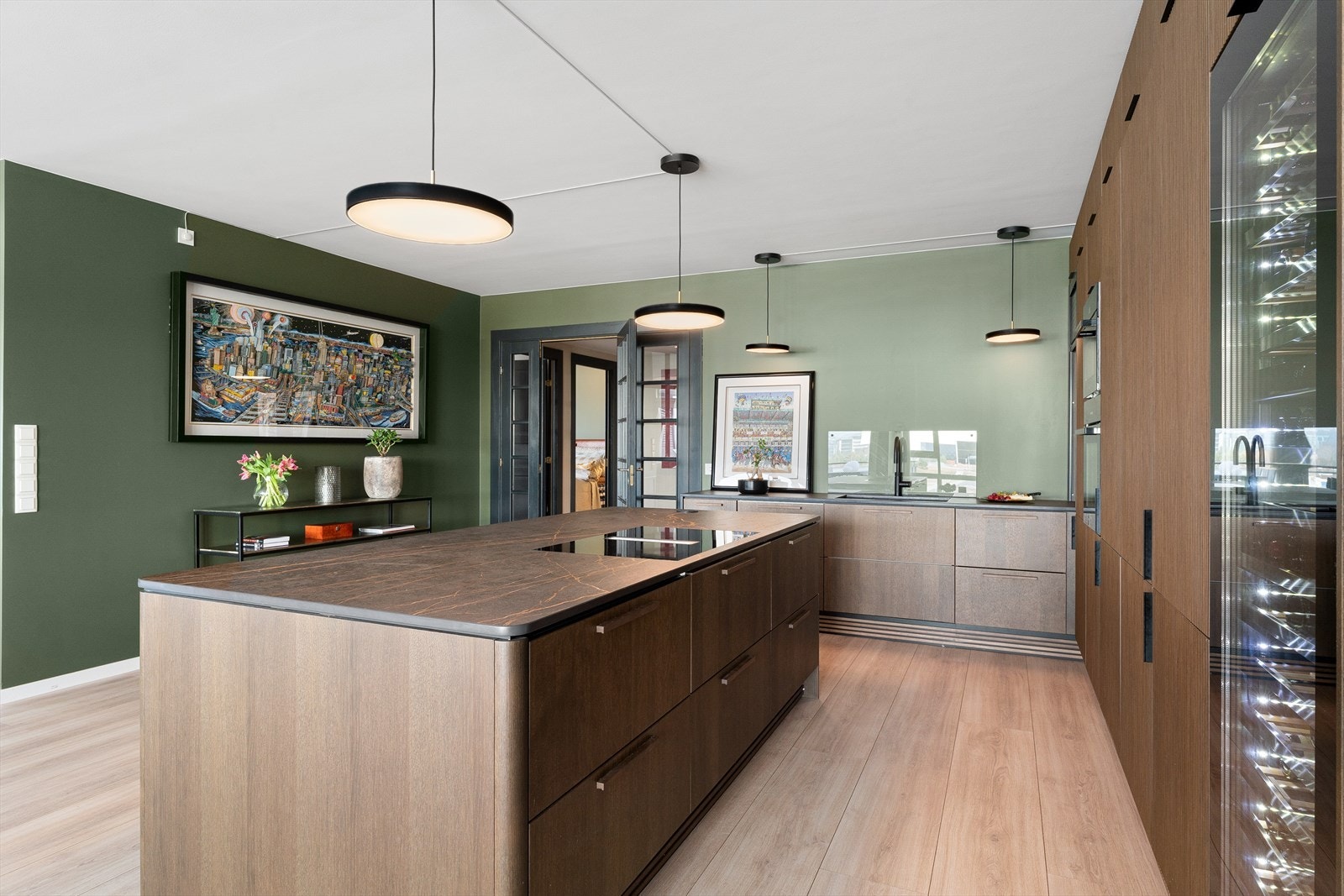 Nyere og moderne Sigdal kjøkken fra 2021 med lekre og påkostede detaljer. Galleribilde