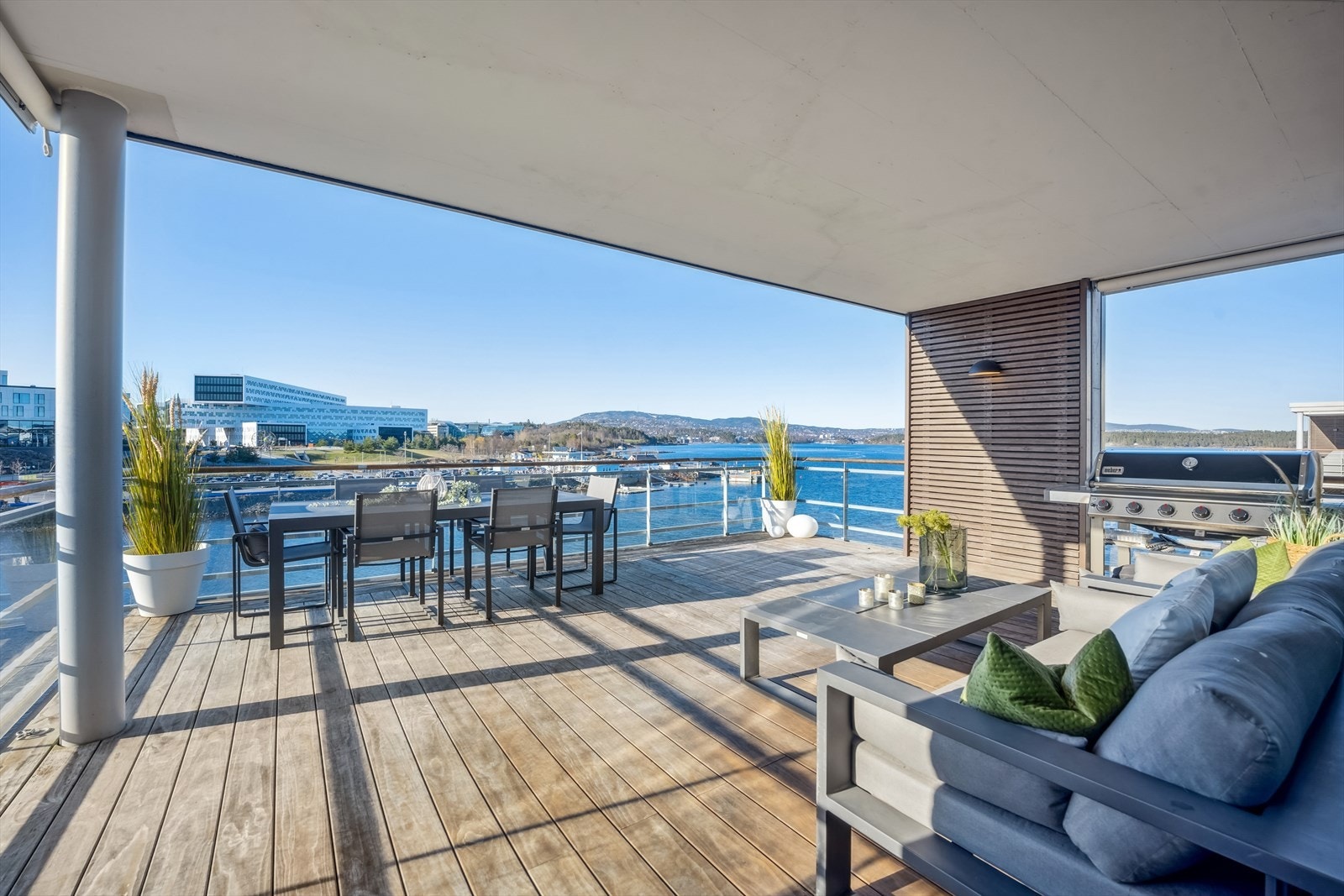 Velkommen til Rolfsbuktalleen 16 presentert av Bettina Due v/ DNB Eiendom. Galleribilde