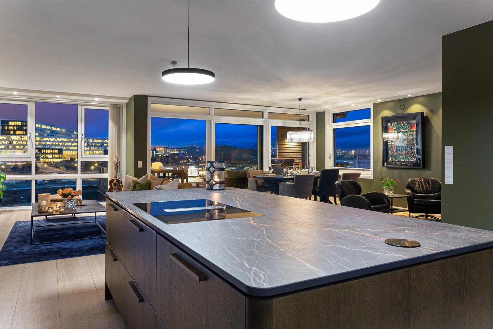 Med handelen følger hvitevarer som platetopp, stekeovn, micro, oppvaskmaskin, kjøleskuffer og kjøl-/fryseskap. Galleribilde