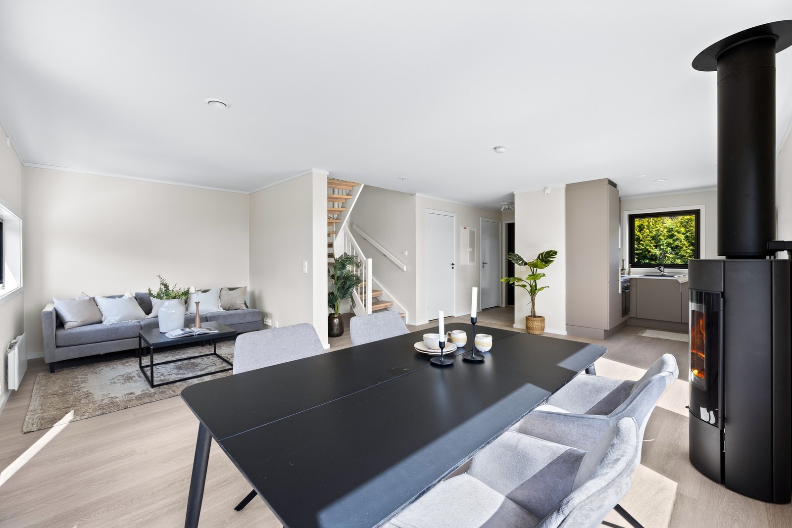 Malte veggflater i delikate farger. Galleribilde