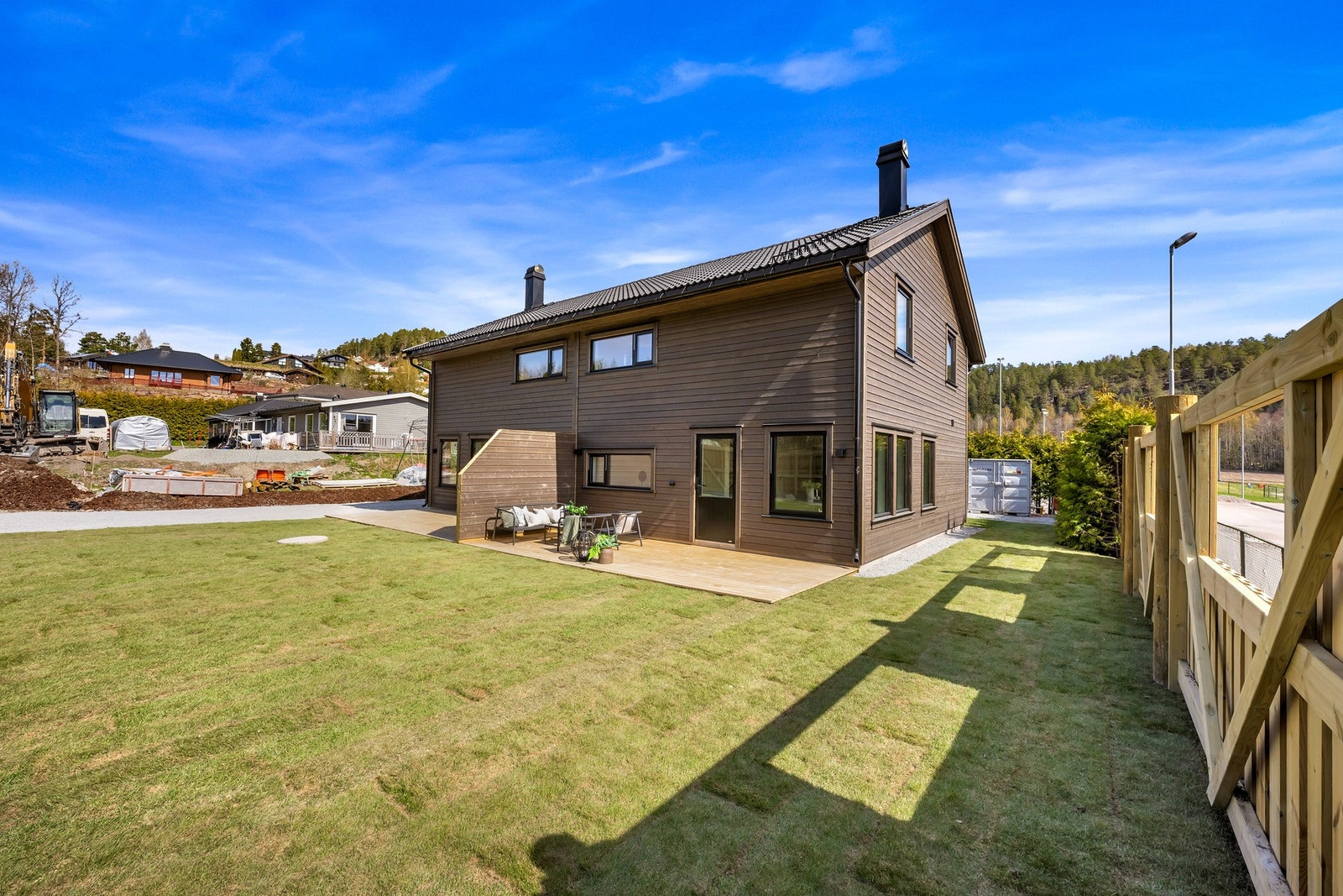 Hver seksjon disponerer sin egen tomteparsell iht. seksjonering, vedtekter og kart. Galleribilde