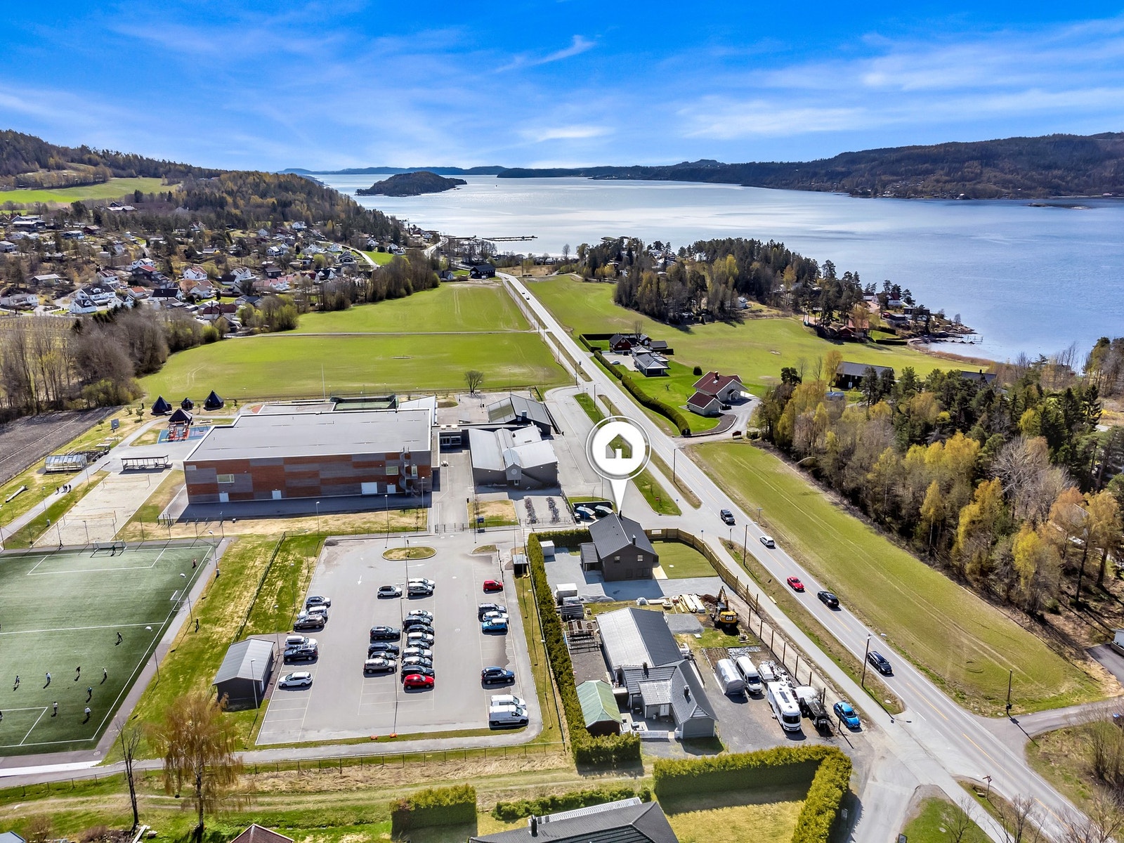 Kort gangavstand til sjøen med fine badeplasser. Galleribilde