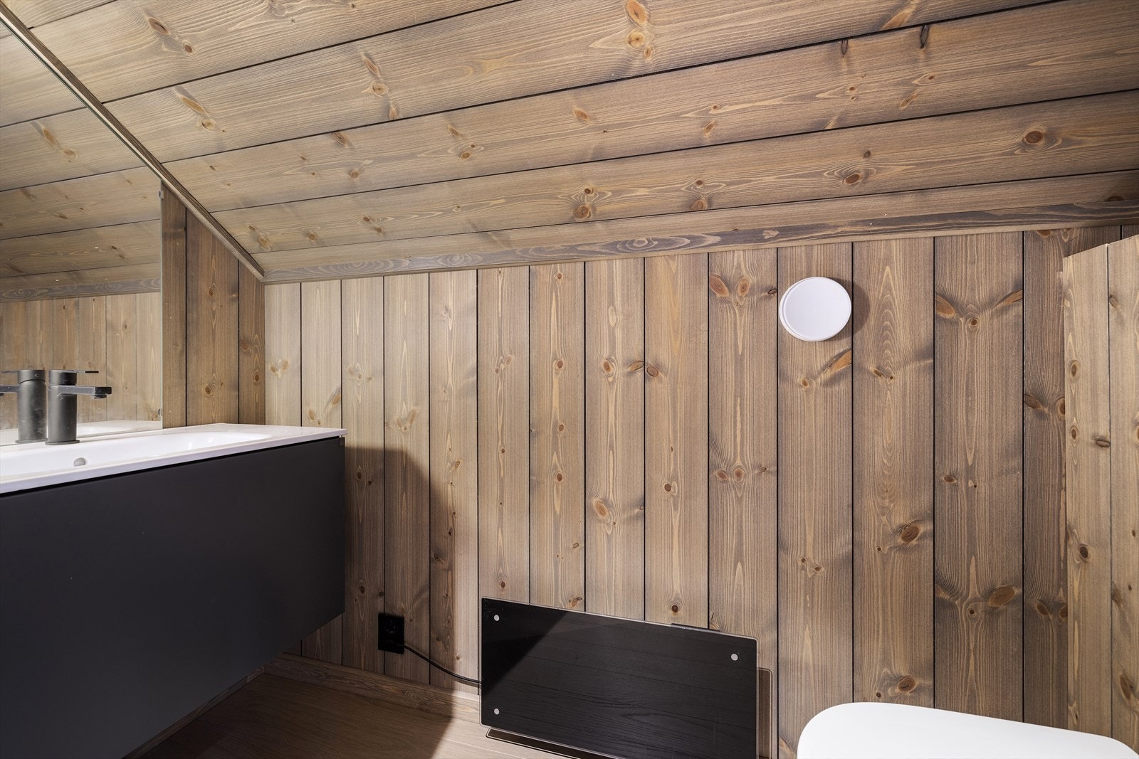 2. etasje har også et separat toalettrom. Galleribilde