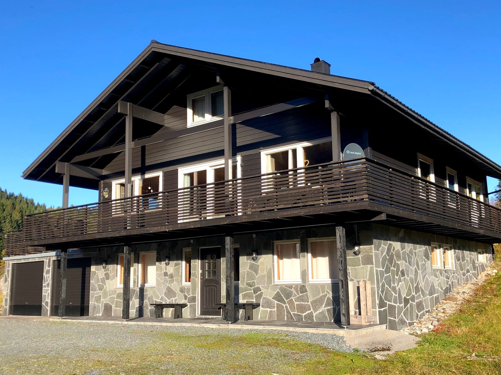Fasade sommer Galleribilde