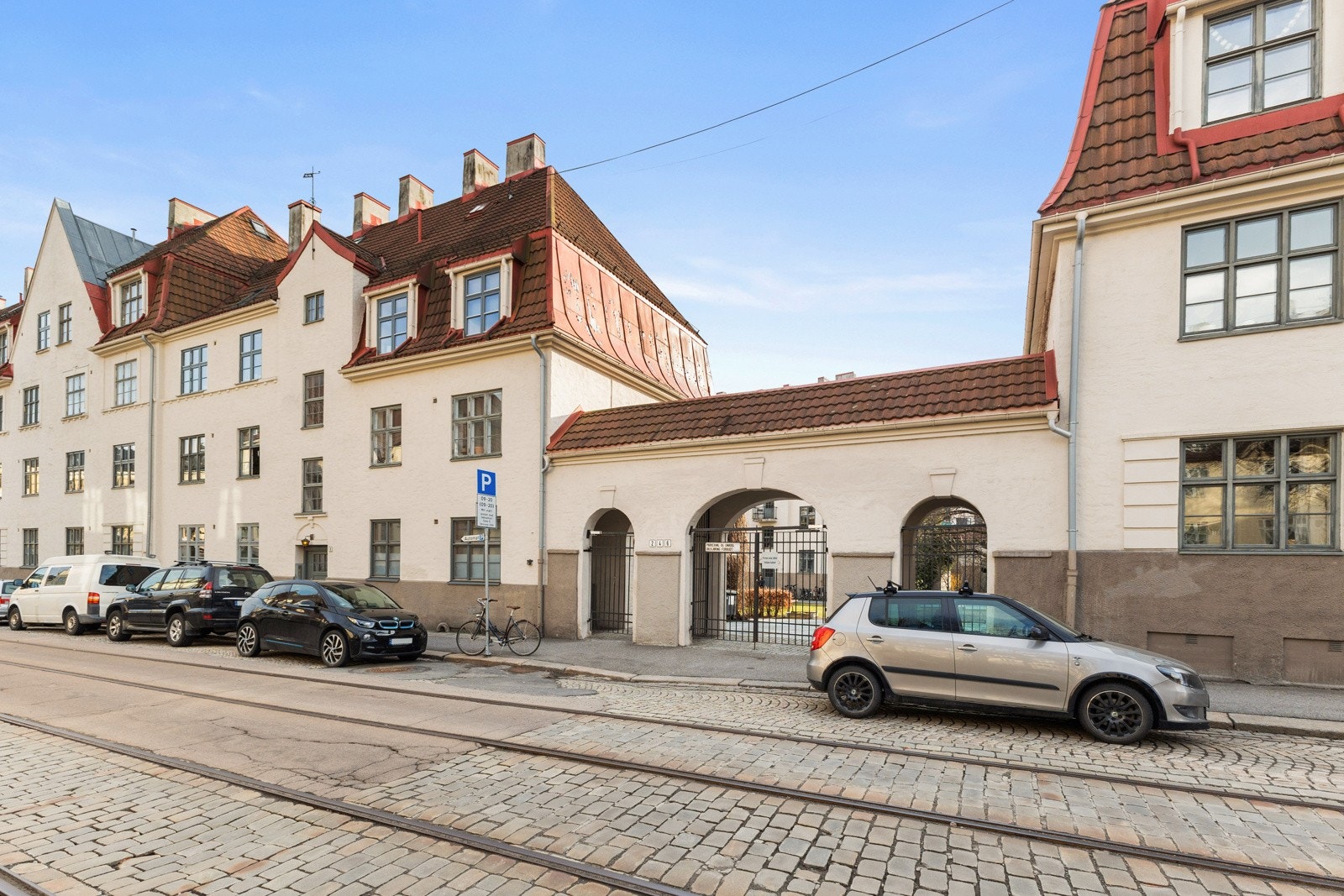 Umiddelbar avstand til kollektiv transport, restauranter, kafeér, butikker, treningssenter m.m. Galleribilde