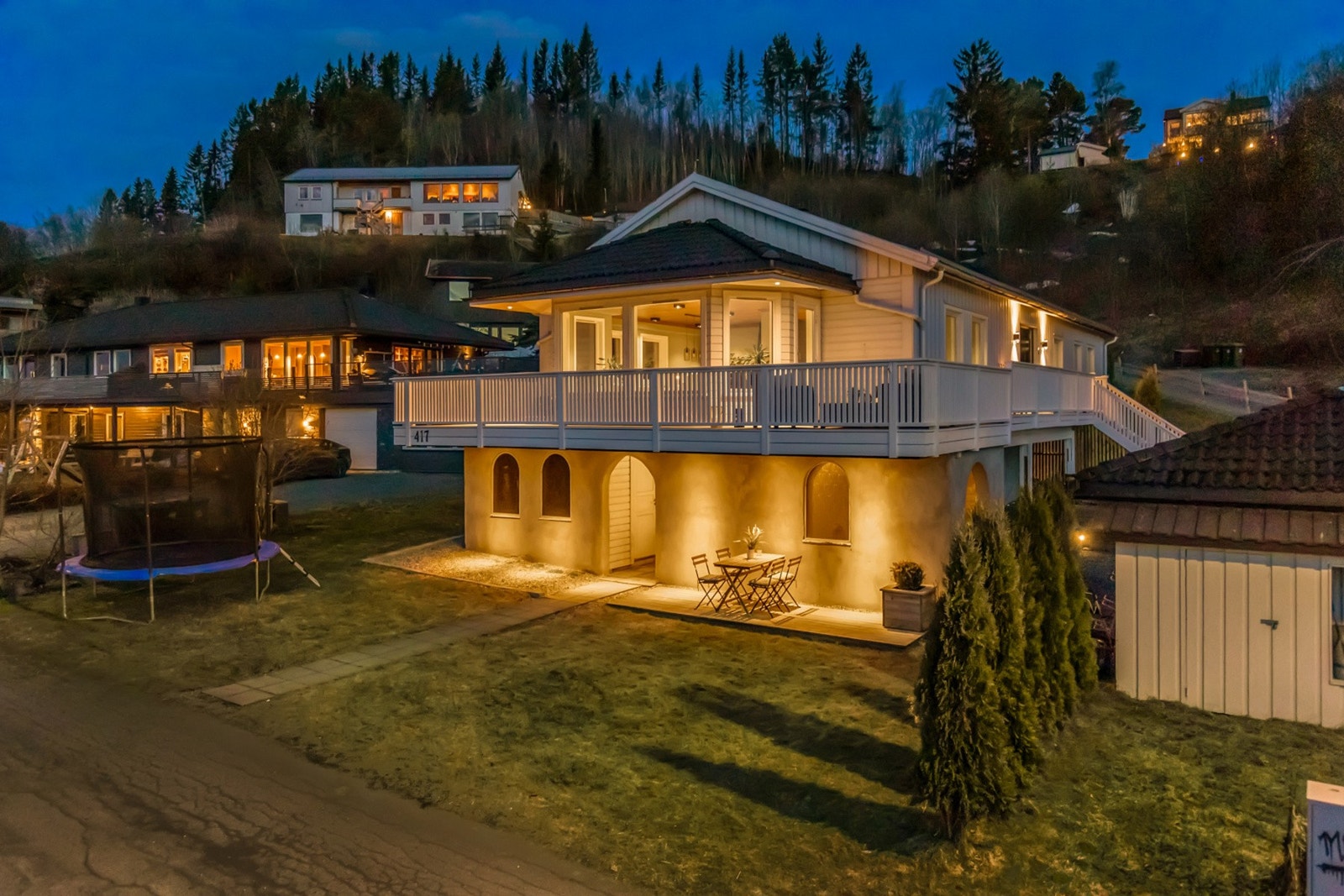 EiendomsMegler1 v/Frank Robert Bae har gleden av å presentere en flott enebolig m/utleiedel beliggende i et familievennlig område på Øvre Jakobsli! Galleribilde