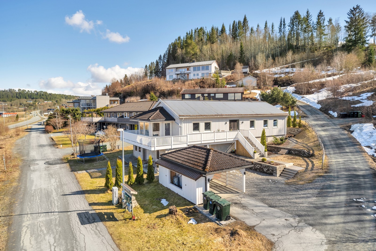 Ny utvendig fasade og etterisolering ble utført i 2011/12. Galleribilde