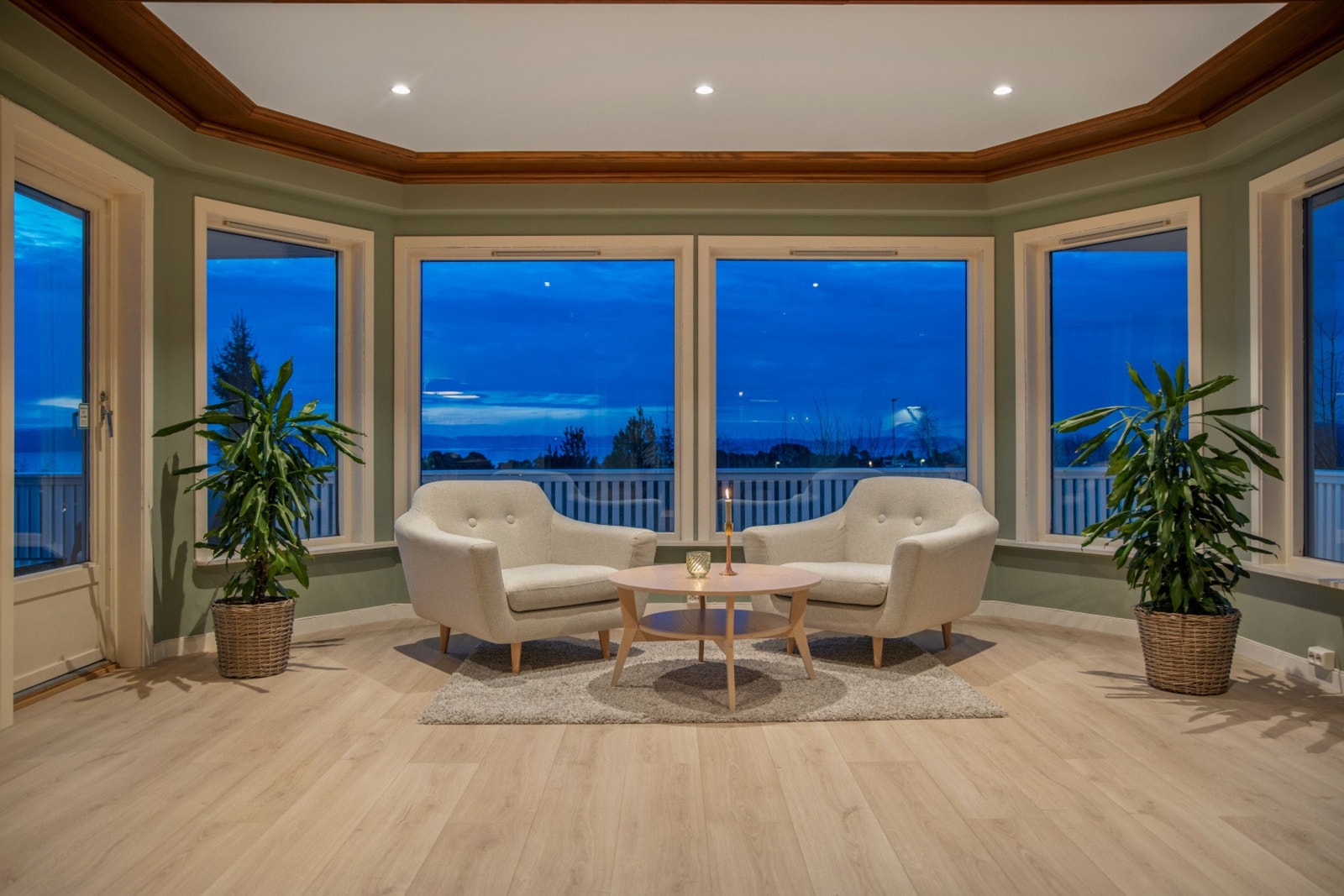 Stemningsbilde kveld - ikke den dummeste plassen å benke seg ned etter en lang dag. Galleribilde