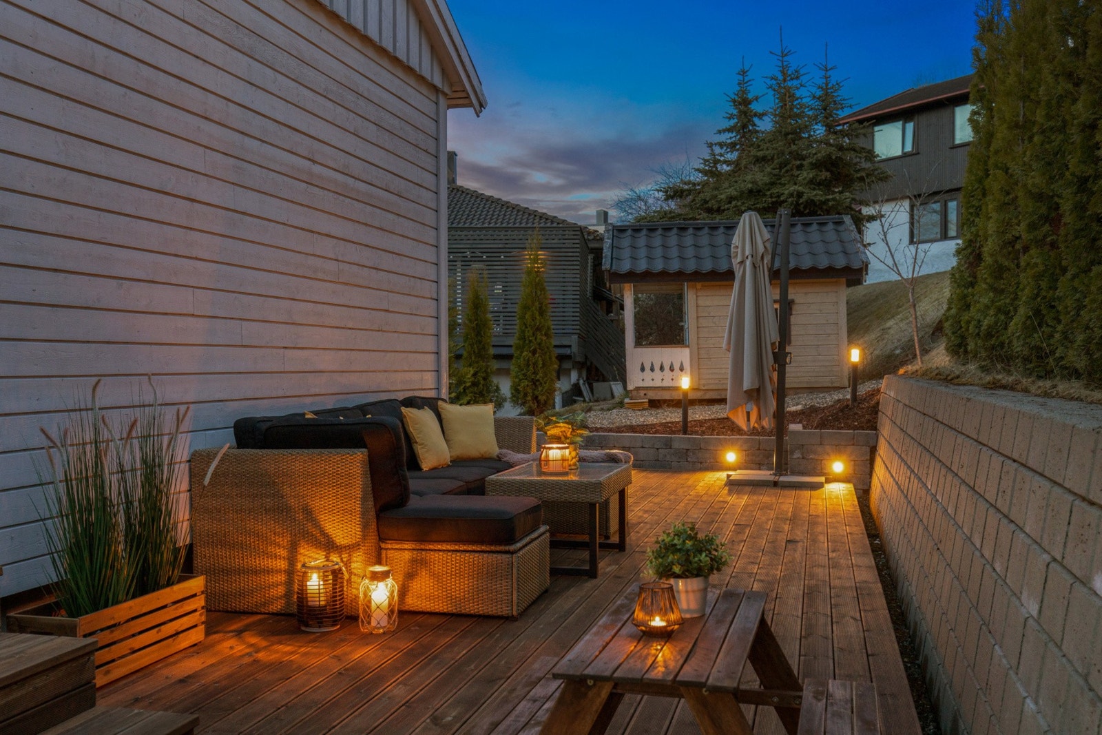 Stemningsbilde fra den sørvendte terrassen. Galleribilde