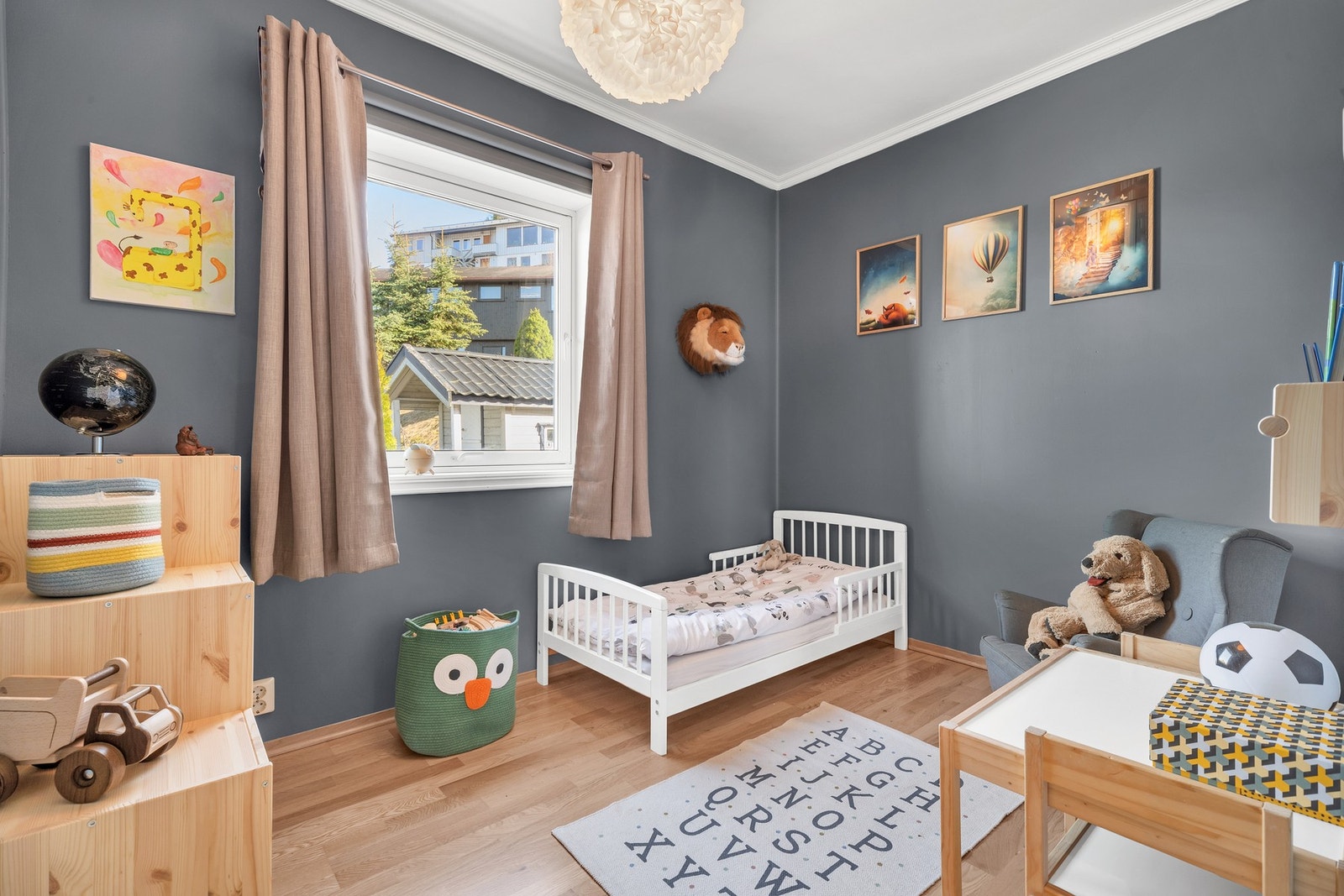 Soverom 3 er på i overkant av 6m². Alle rom i hoveddelen har blitt overflateoppusset i nyere tid. Galleribilde