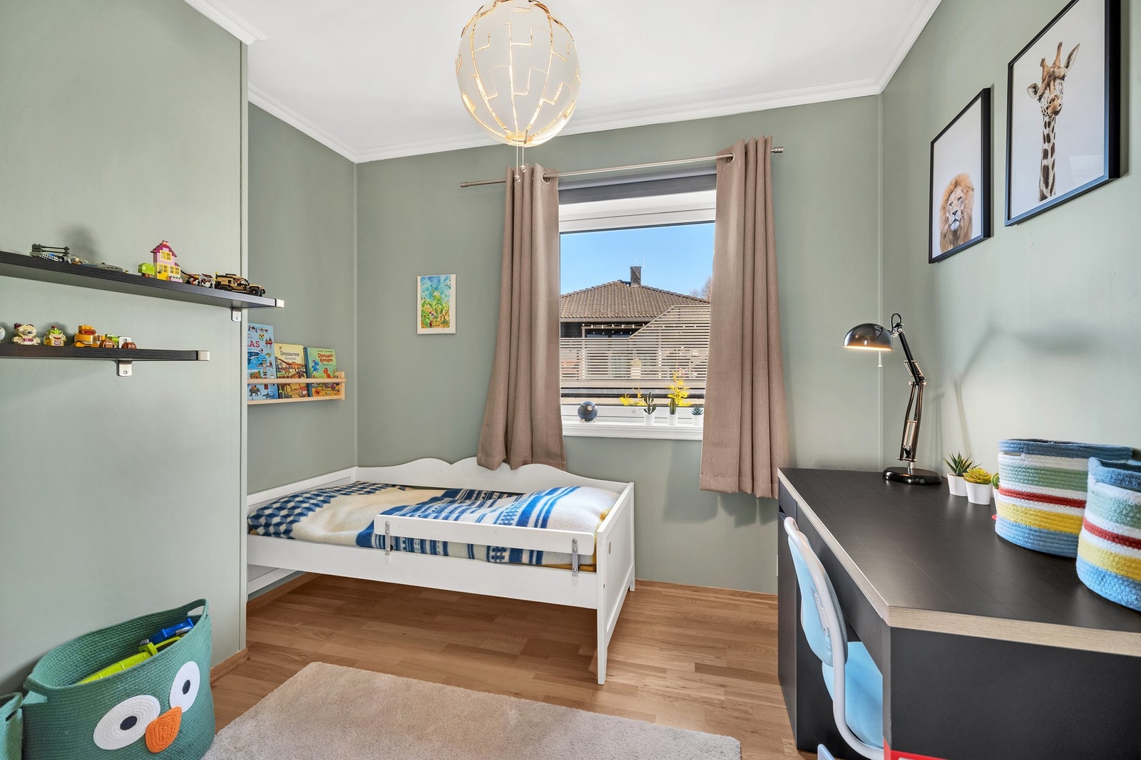 Soverom 2 er i på underkant av 6m². Galleribilde