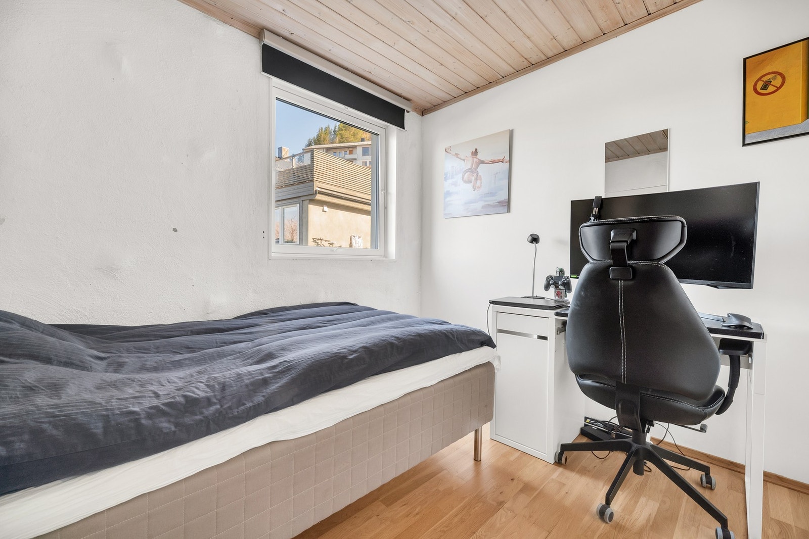 Det er totalt fire soverom i utleiedelen. Her fra soverom 2, som er på ca. 10 kvm. Galleribilde