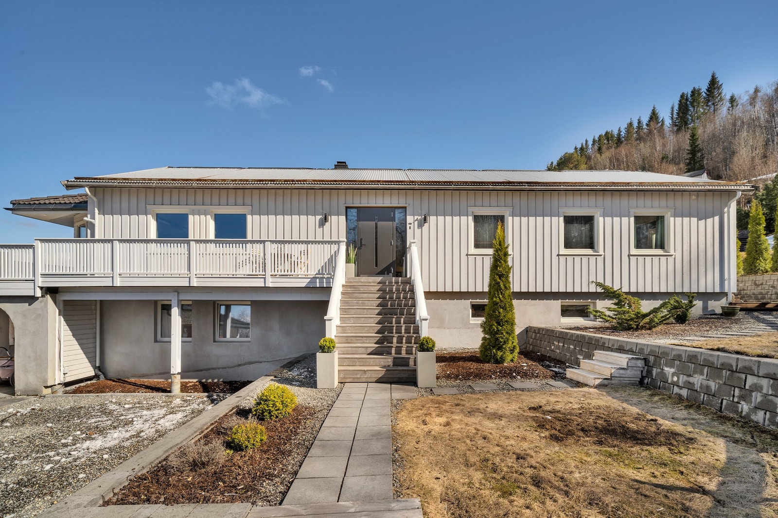 Drenering og etterisolering av grunnmur ble utført i 2010 Galleribilde